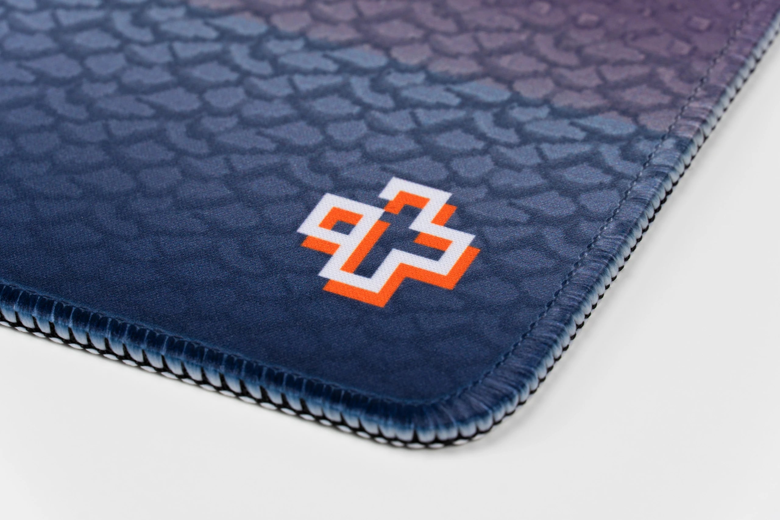 Deskmat Egérpad QwertyKey Arcade 4mm varrott szélek