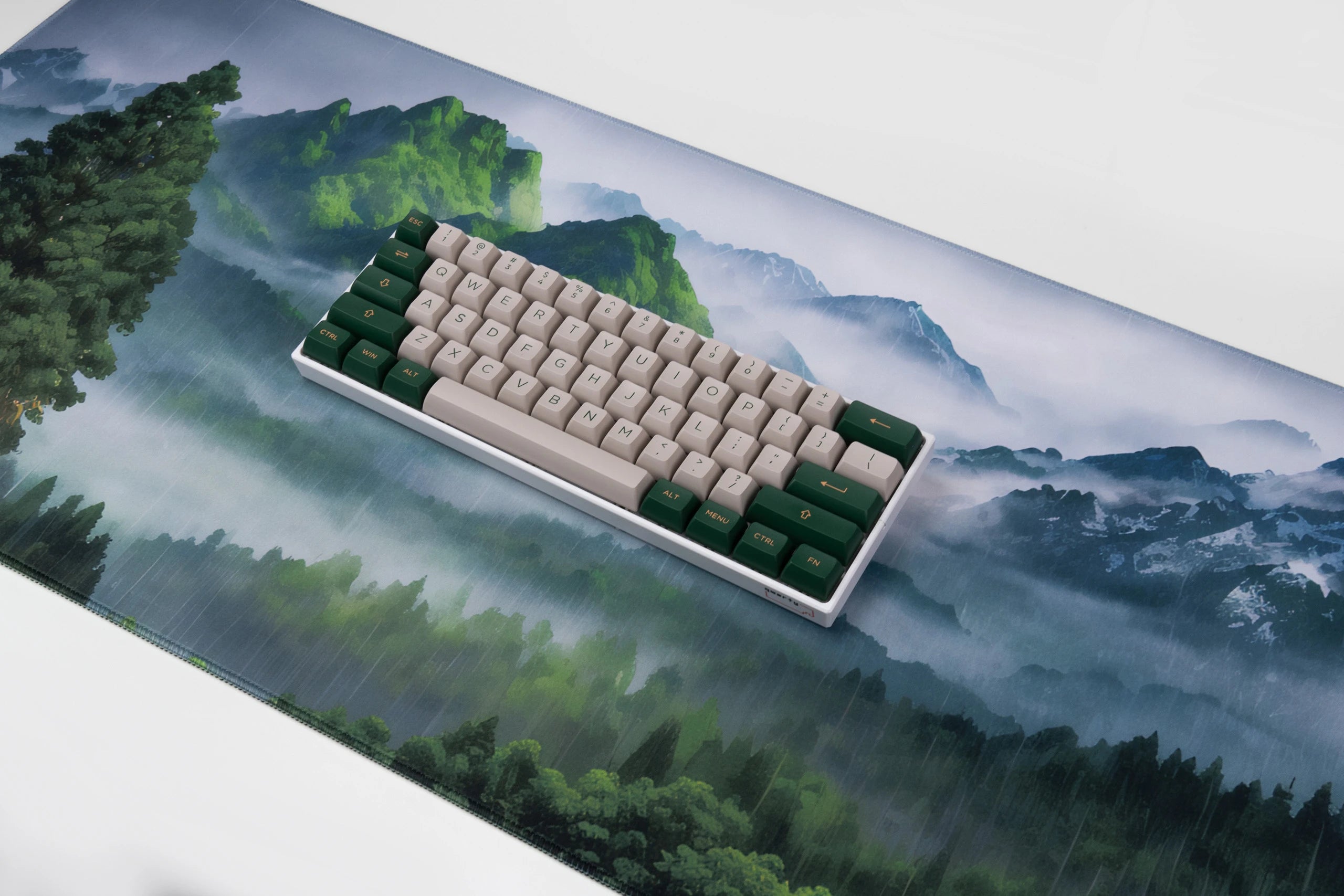 Deskmat Egérpad QwertyKey Forest 4mm varrott szélekkel