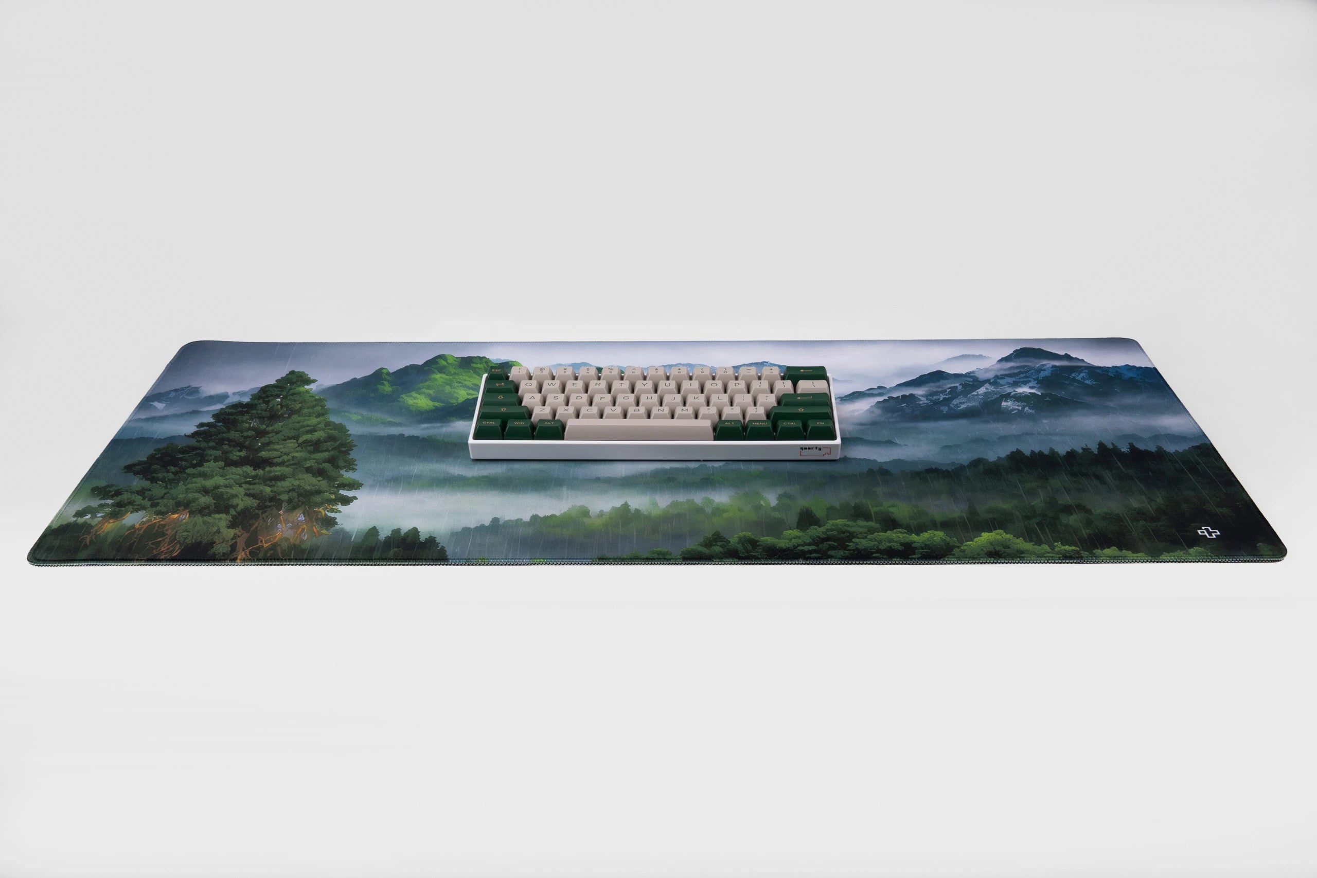 Deskmat Egérpad QwertyKey Forest 4mm varrott szélekkel