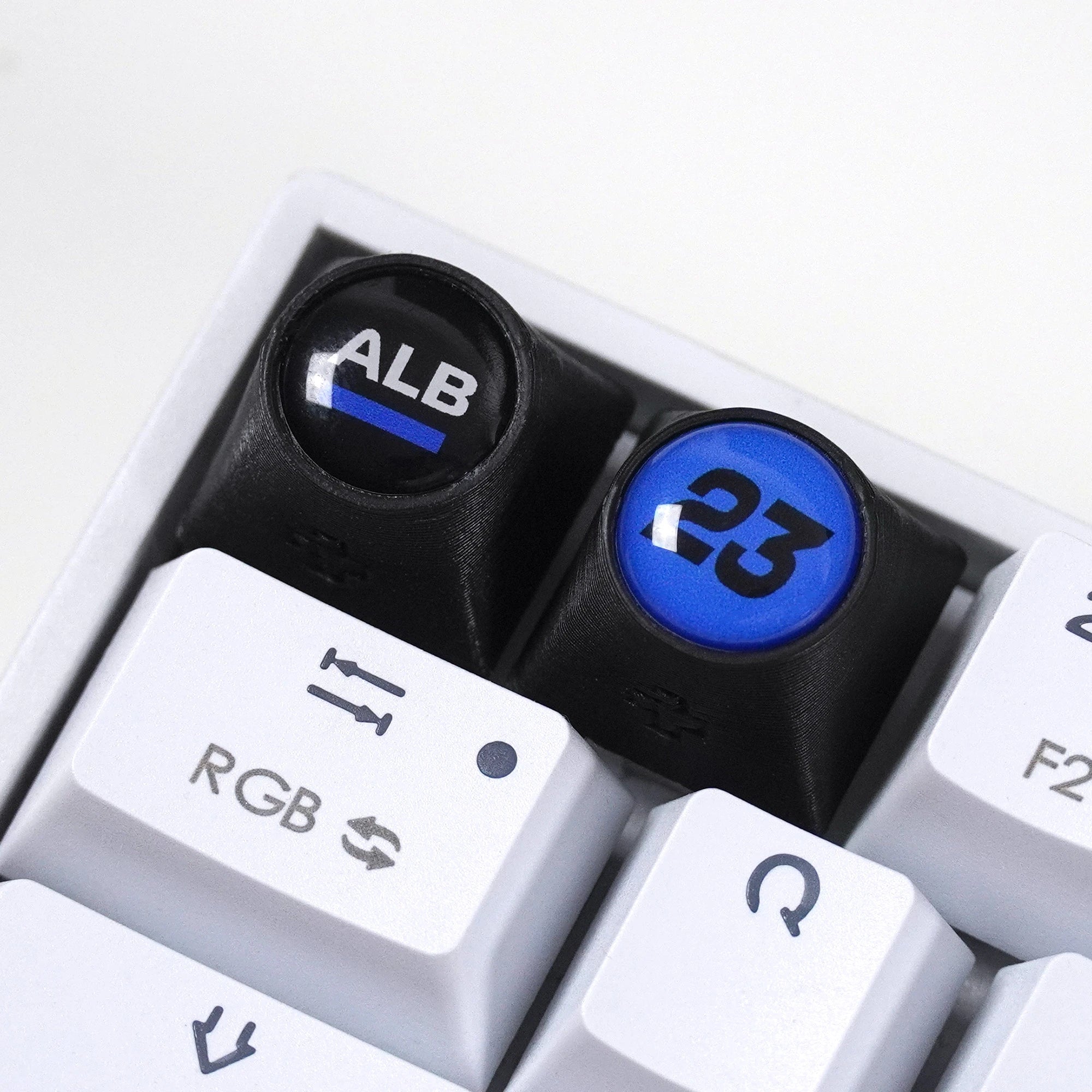 Artisan F1 - FEHÉR + NR. 23