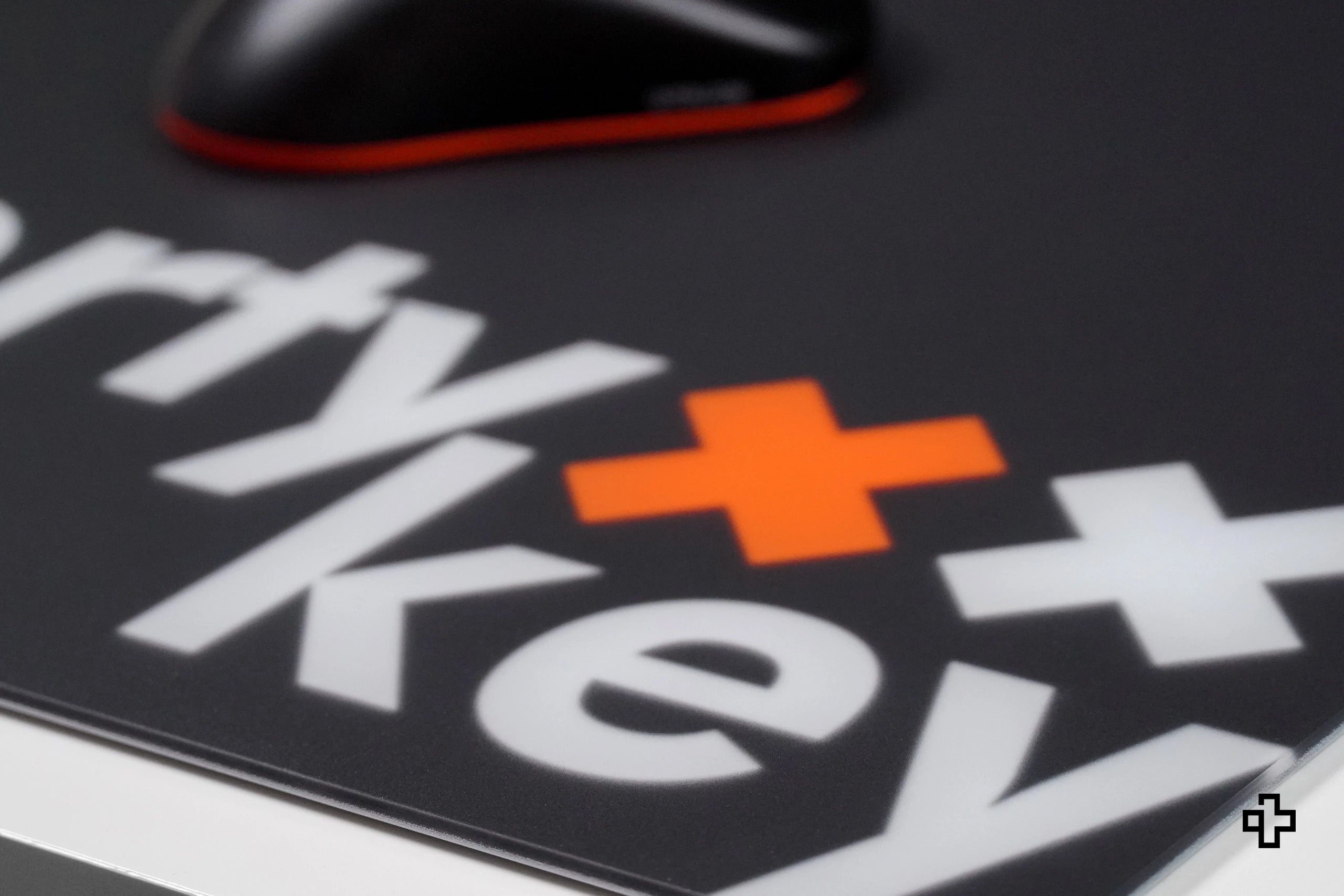 Játékegérpad QwertyKey Esports Üveg 3.2mm Csúszásgátló TPU