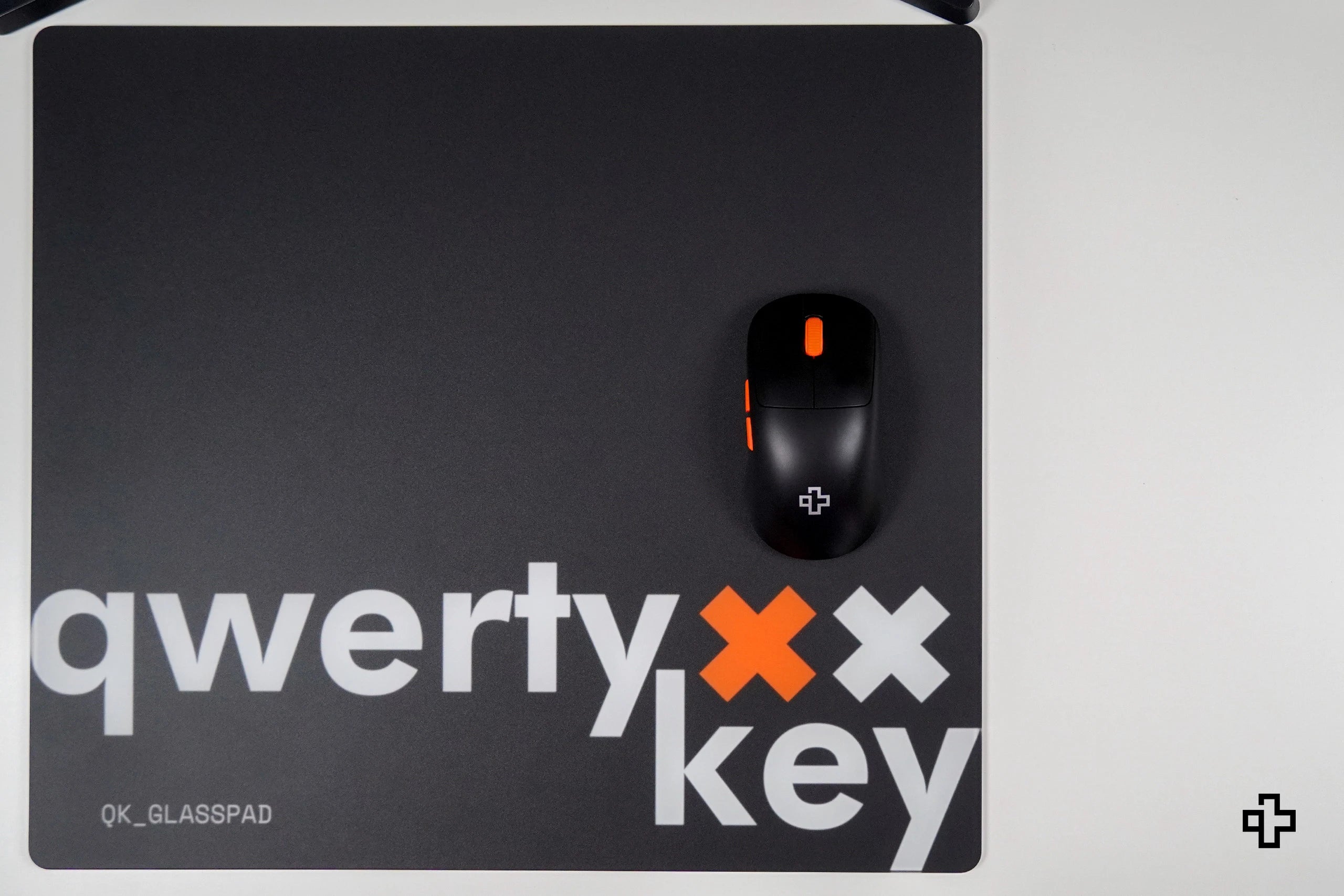 Játékegérpad QwertyKey Esports Üveg 3.2mm Csúszásgátló TPU