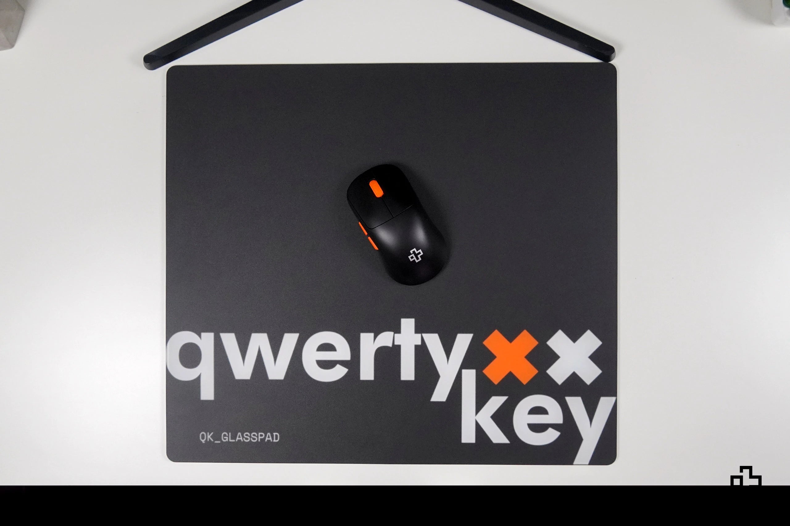 Játékegérpad QwertyKey Esports Üveg 3.2mm Csúszásgátló TPU