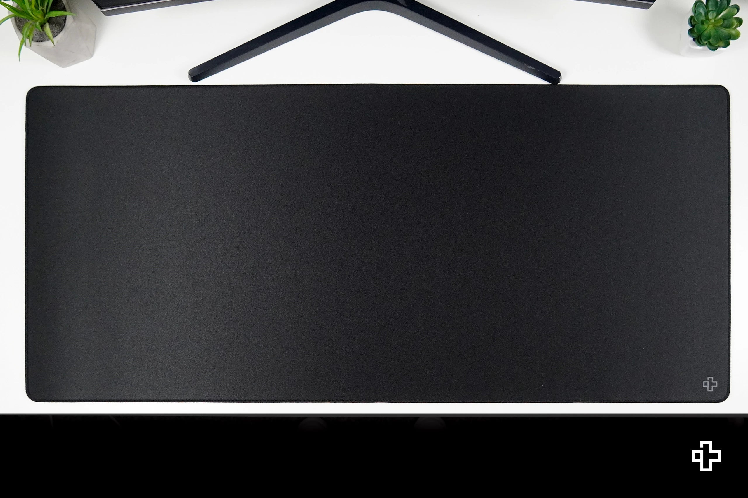 Deskmat Egérpad QwertyKey Fekete Klasszikus Egyszerű 4mm szegélyezett