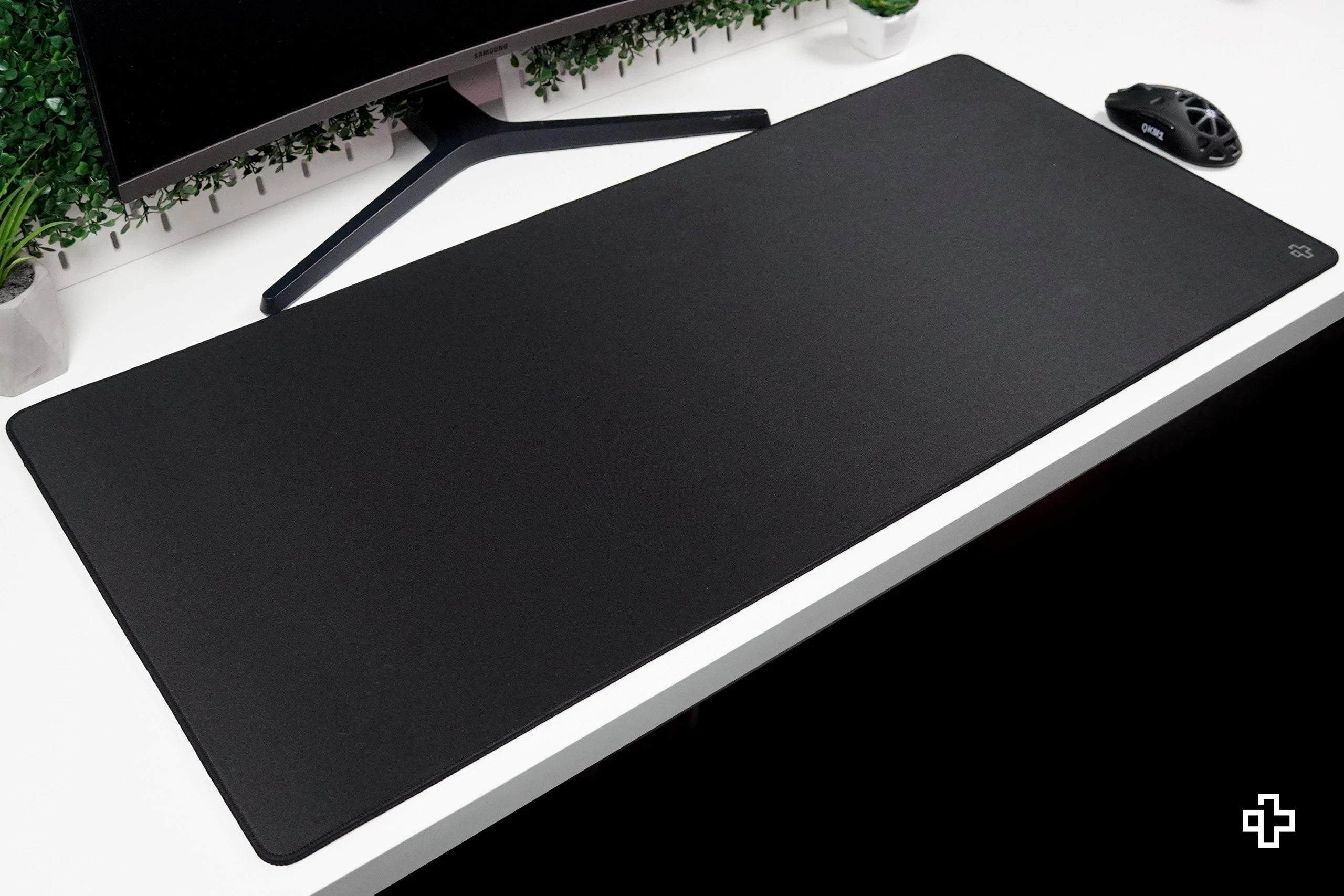 Deskmat Egérpad QwertyKey Fekete Klasszikus Egyszerű 4mm szegélyezett