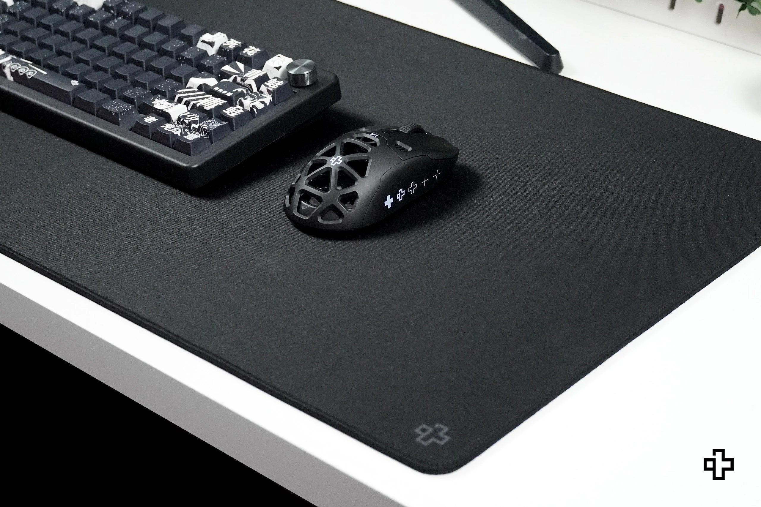 Deskmat Egérpad QwertyKey Fekete Klasszikus Egyszerű 4mm szegélyezett