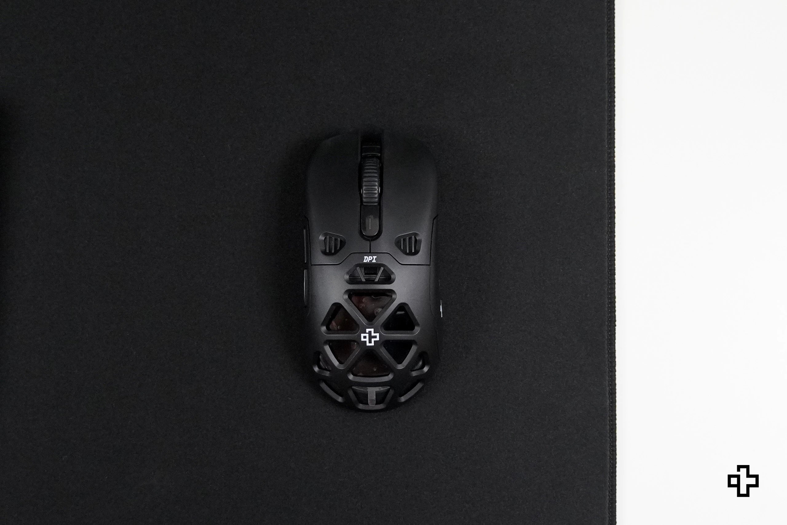 Deskmat Egérpad QwertyKey Fekete Klasszikus Egyszerű 4mm szegélyezett