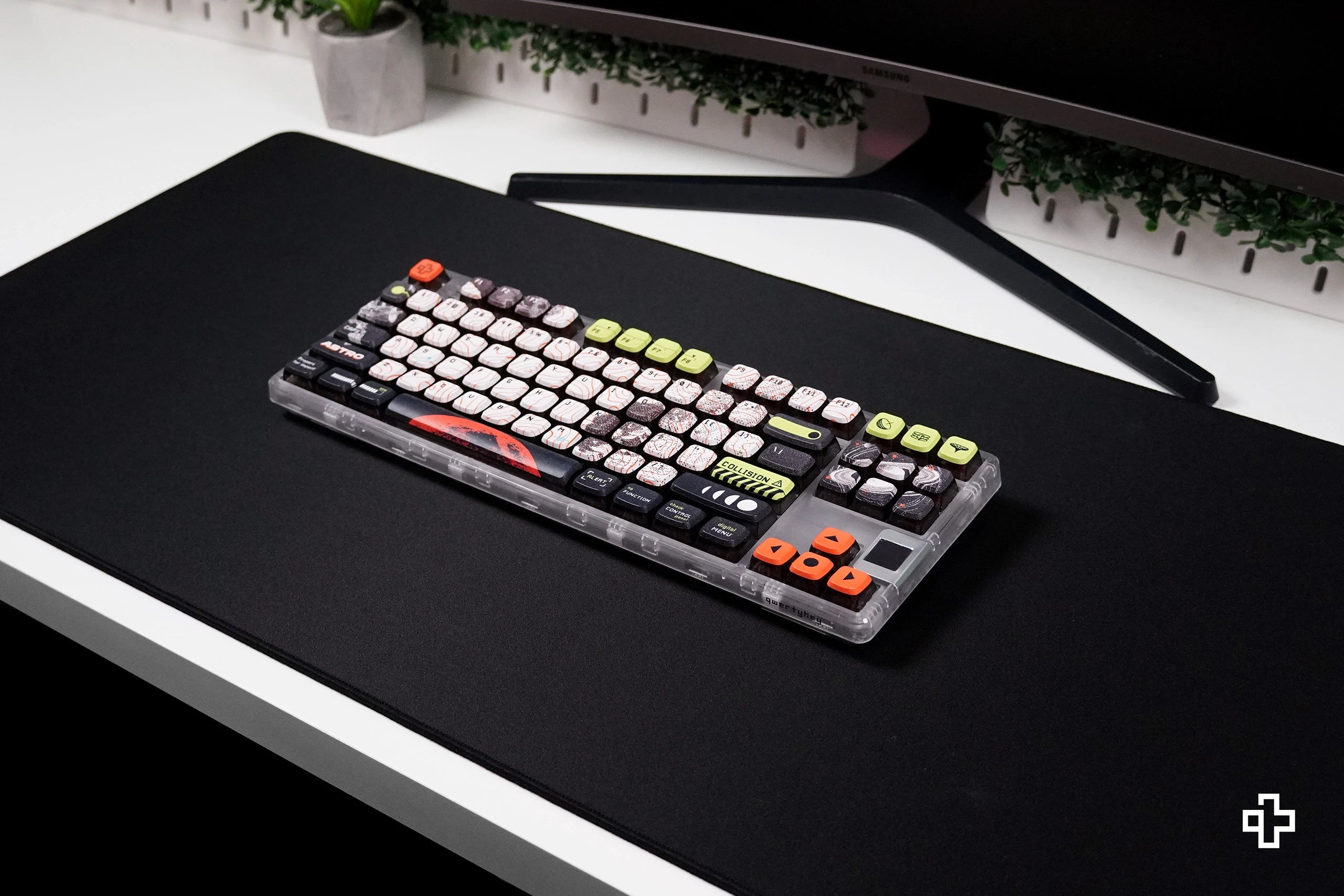 Deskmat Egérpad QwertyKey Fekete Klasszikus Egyszerű 4mm szegélyezett