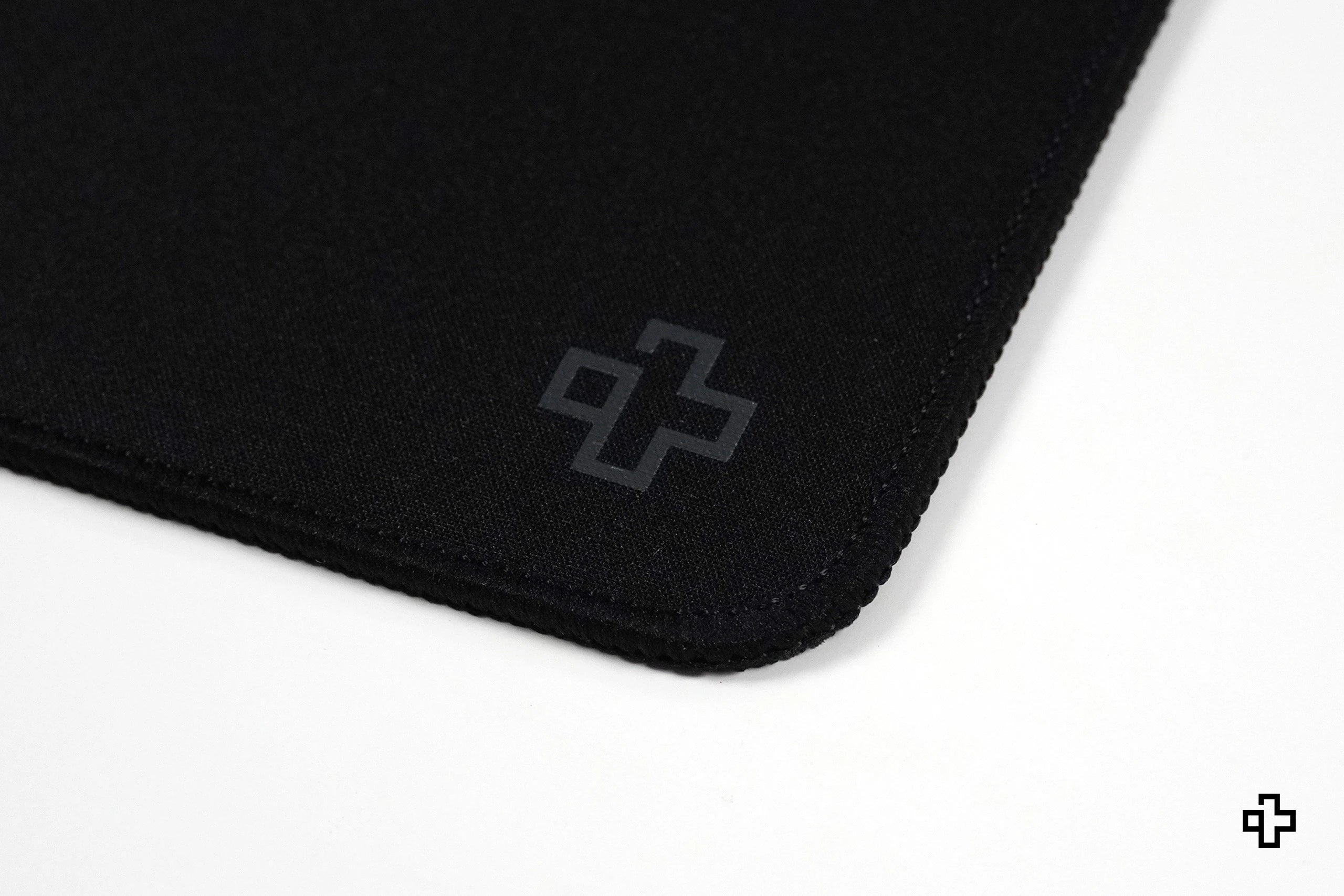 Deskmat Egérpad QwertyKey Fekete Klasszikus Egyszerű 4mm szegélyezett