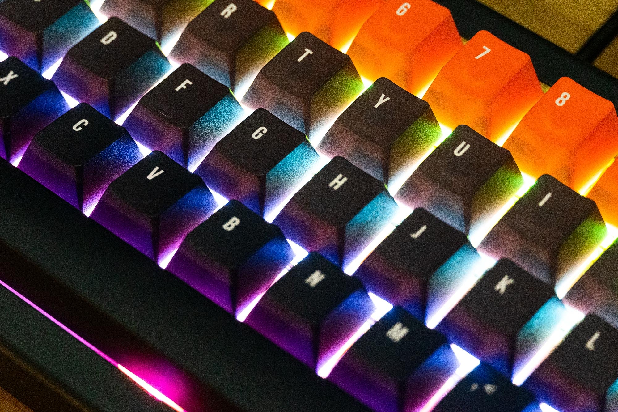 QwertyKey61 PRO Neagra Hotswap RGB VIA Gasket Mounted Mechanikus Gaming Billentyűzet