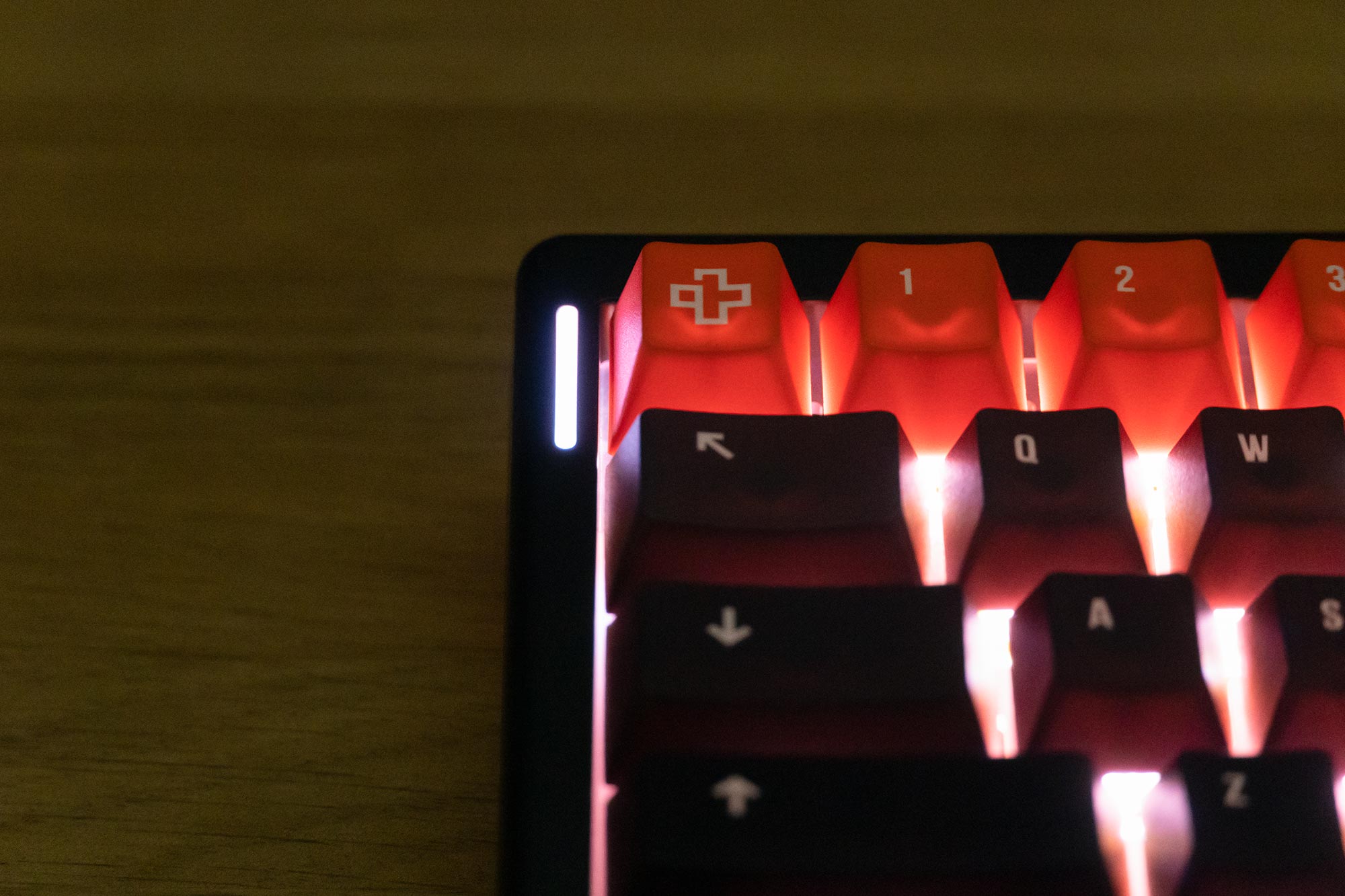 QwertyKey61 PRO Neagra Hotswap RGB VIA Gasket Mounted Mechanikus Gaming Billentyűzet