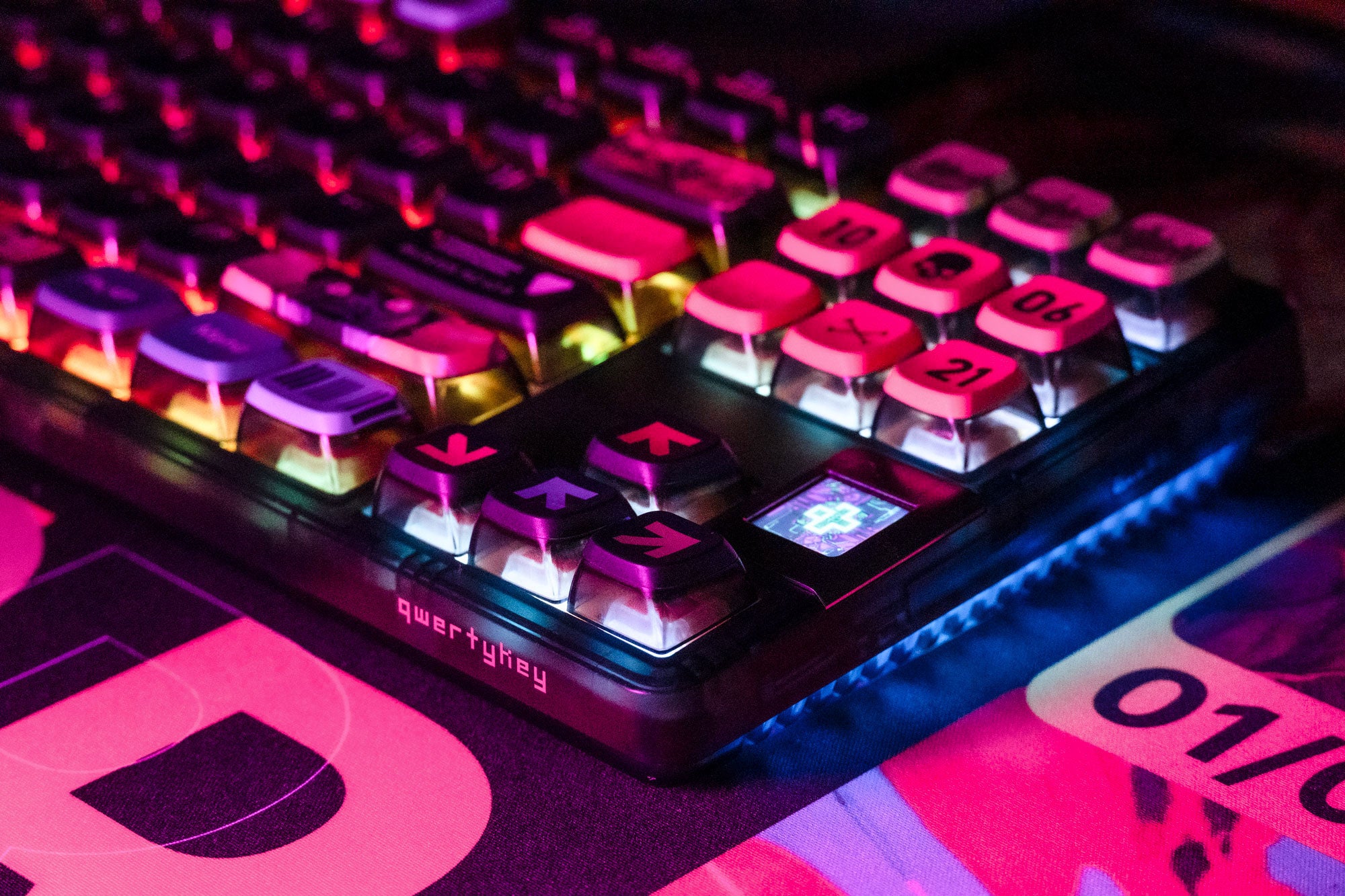 QwertyKey80 Háború Bluetooth Vezeték nélküli Hotswap RGB QMK/VIA Gasket Rögzített Mechanikus Játékbillentyűzet Képernyővel