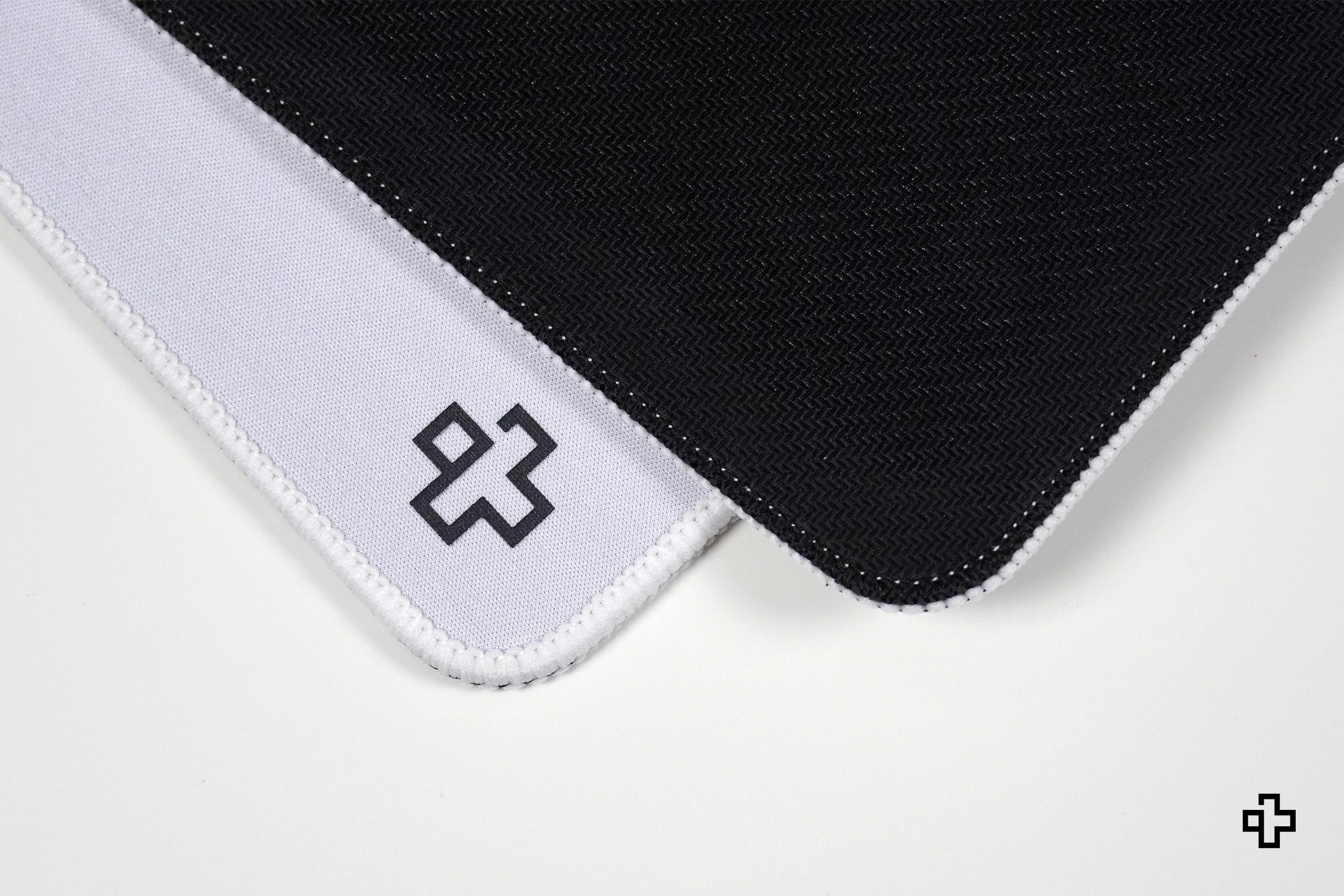 Deskmat Egéralbú QwertyKey Fehér Klasszikus Egyszerű 4mm varrt szegély