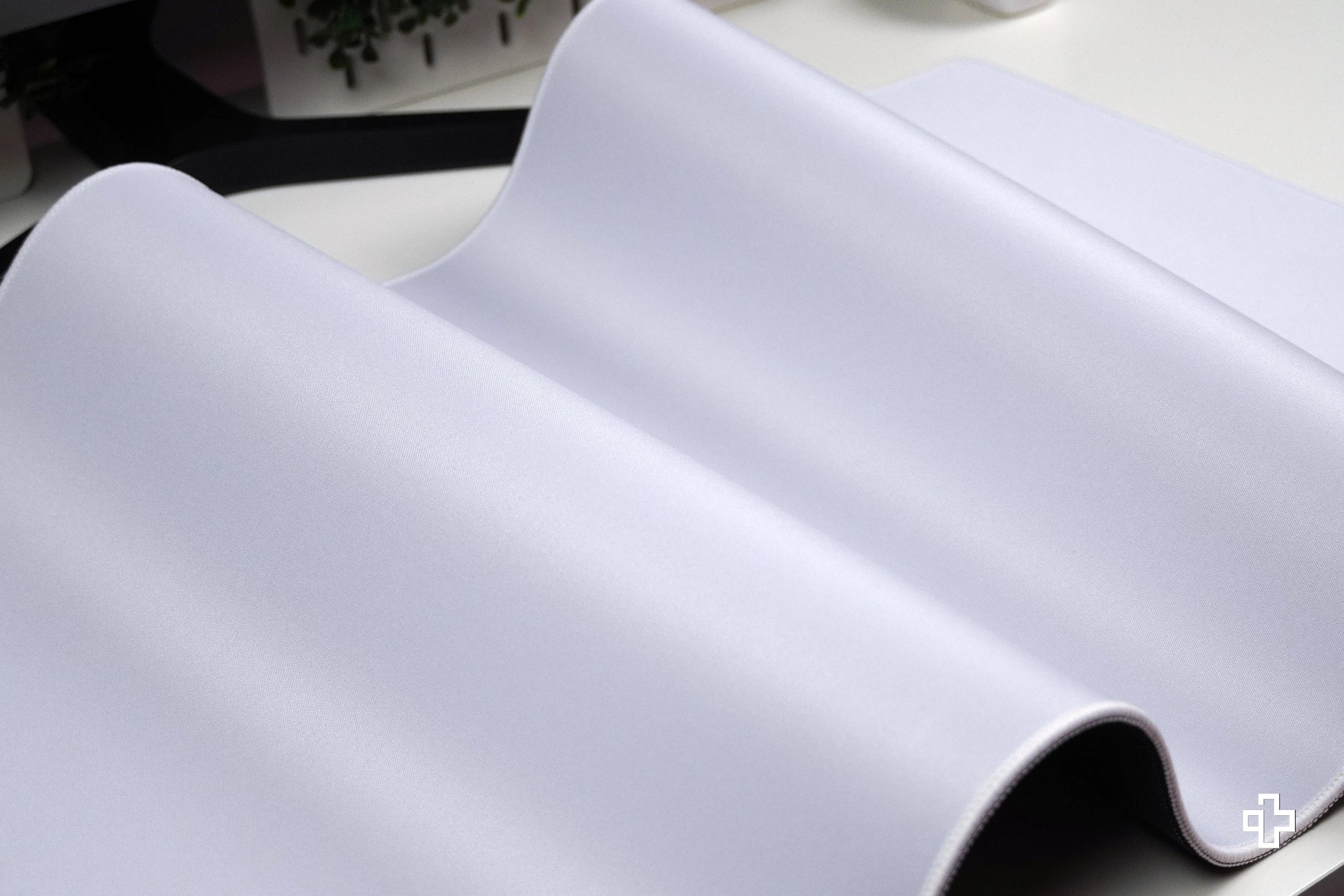 Deskmat Egéralbú QwertyKey Fehér Klasszikus Egyszerű 4mm varrt szegély