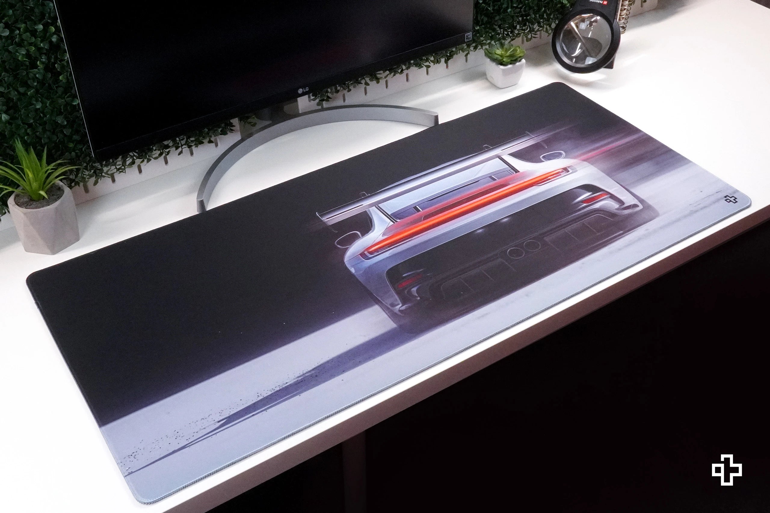 Deskmat Egérpad QwertyKey Autó GT 4mm szegélyezett szélek