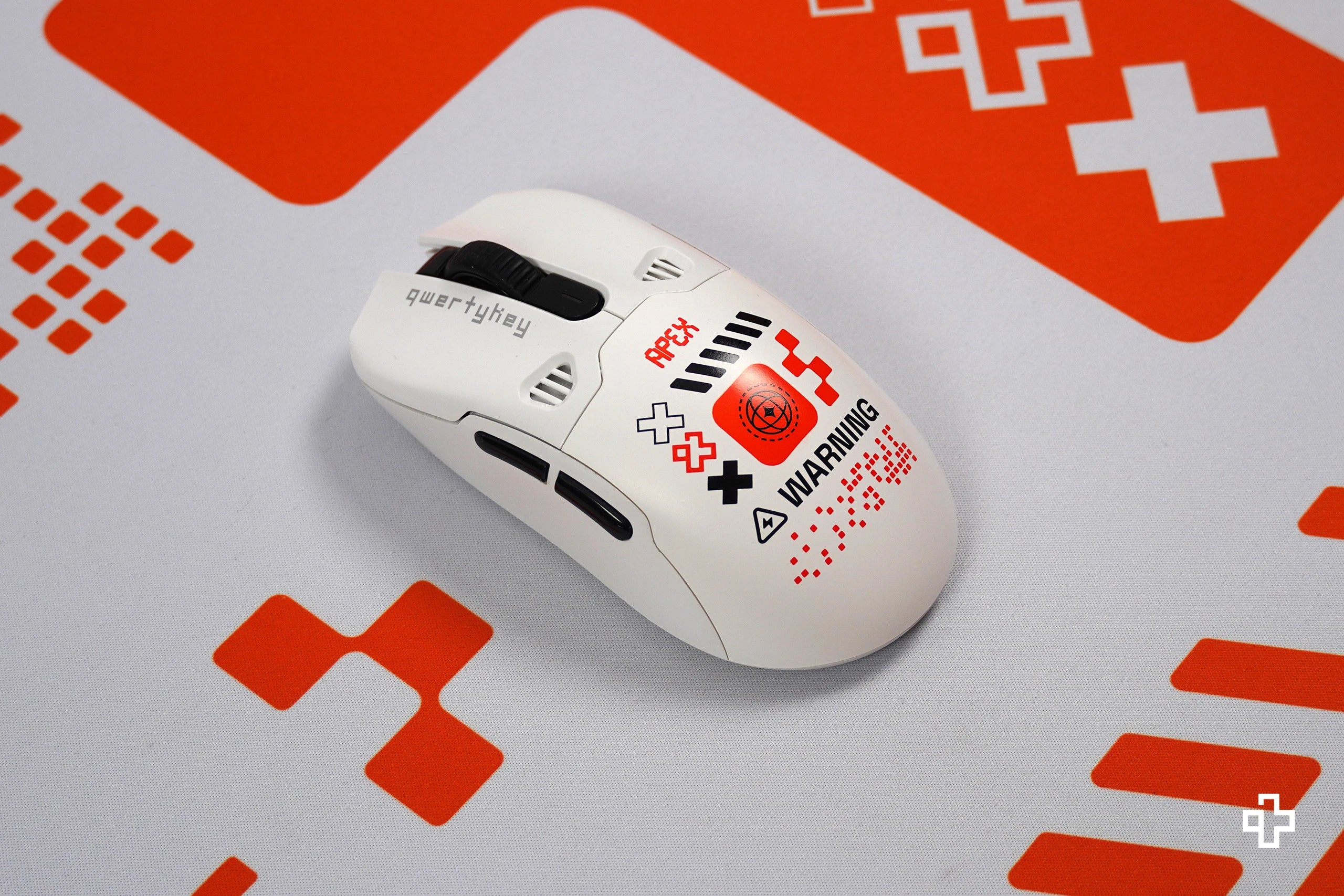 Cover Mouse QKM1 Apex Fehér