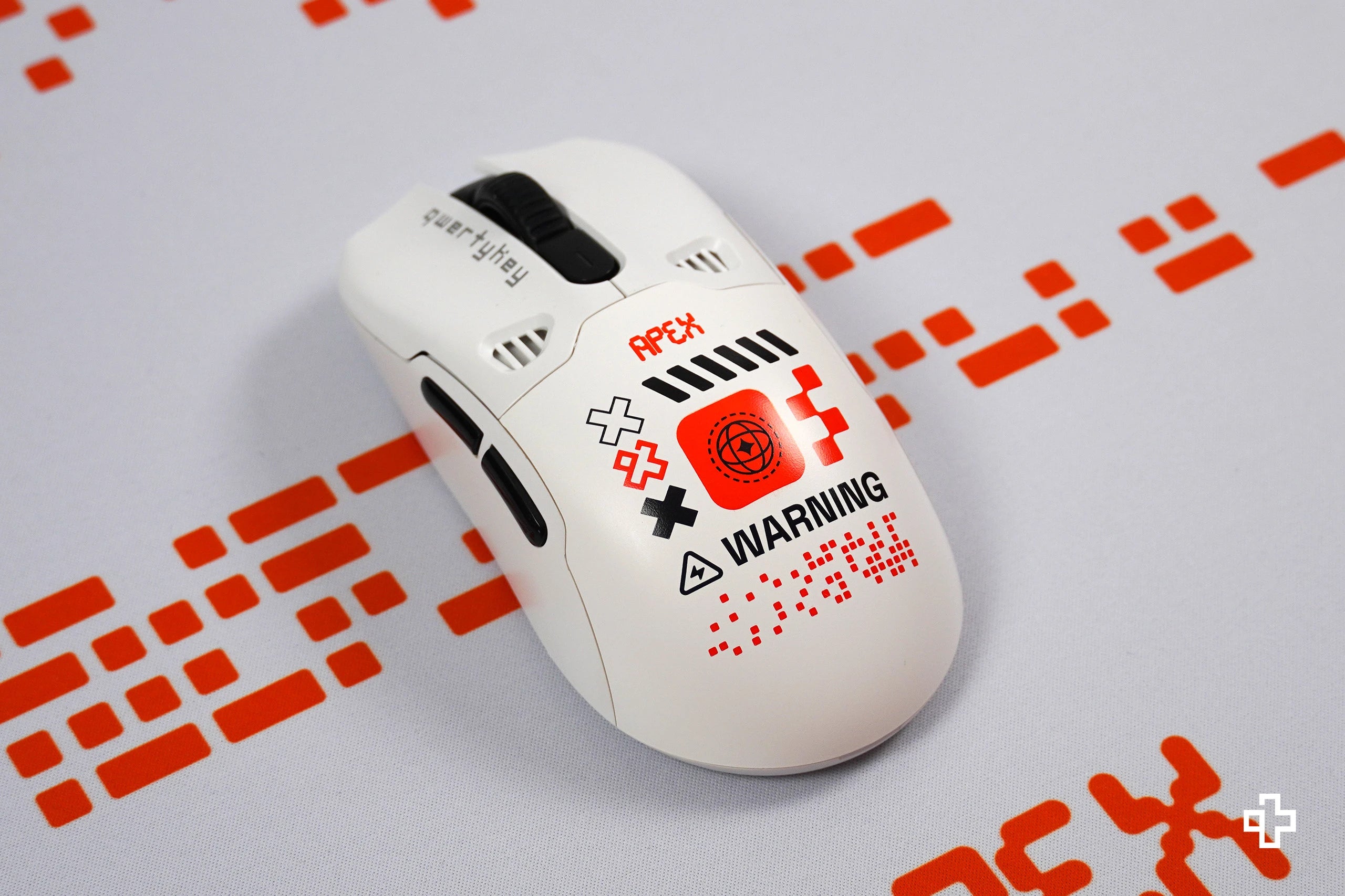 Cover Mouse QKM1 Apex Fehér