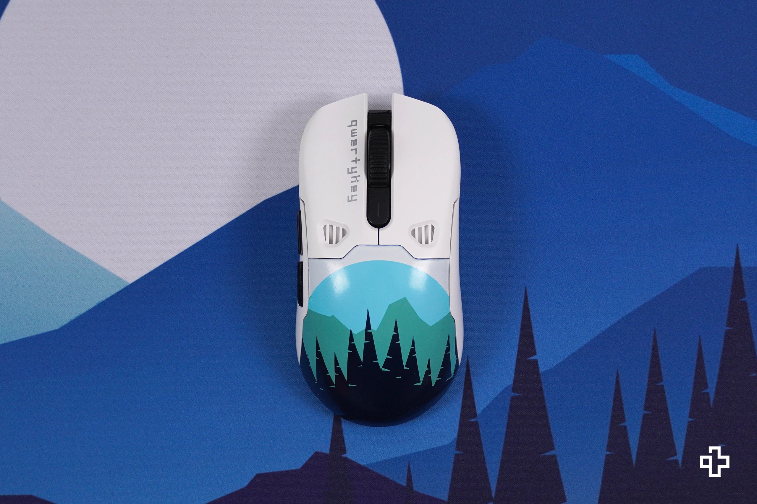 Cover Mouse QKM1 Kárpáti Fehér