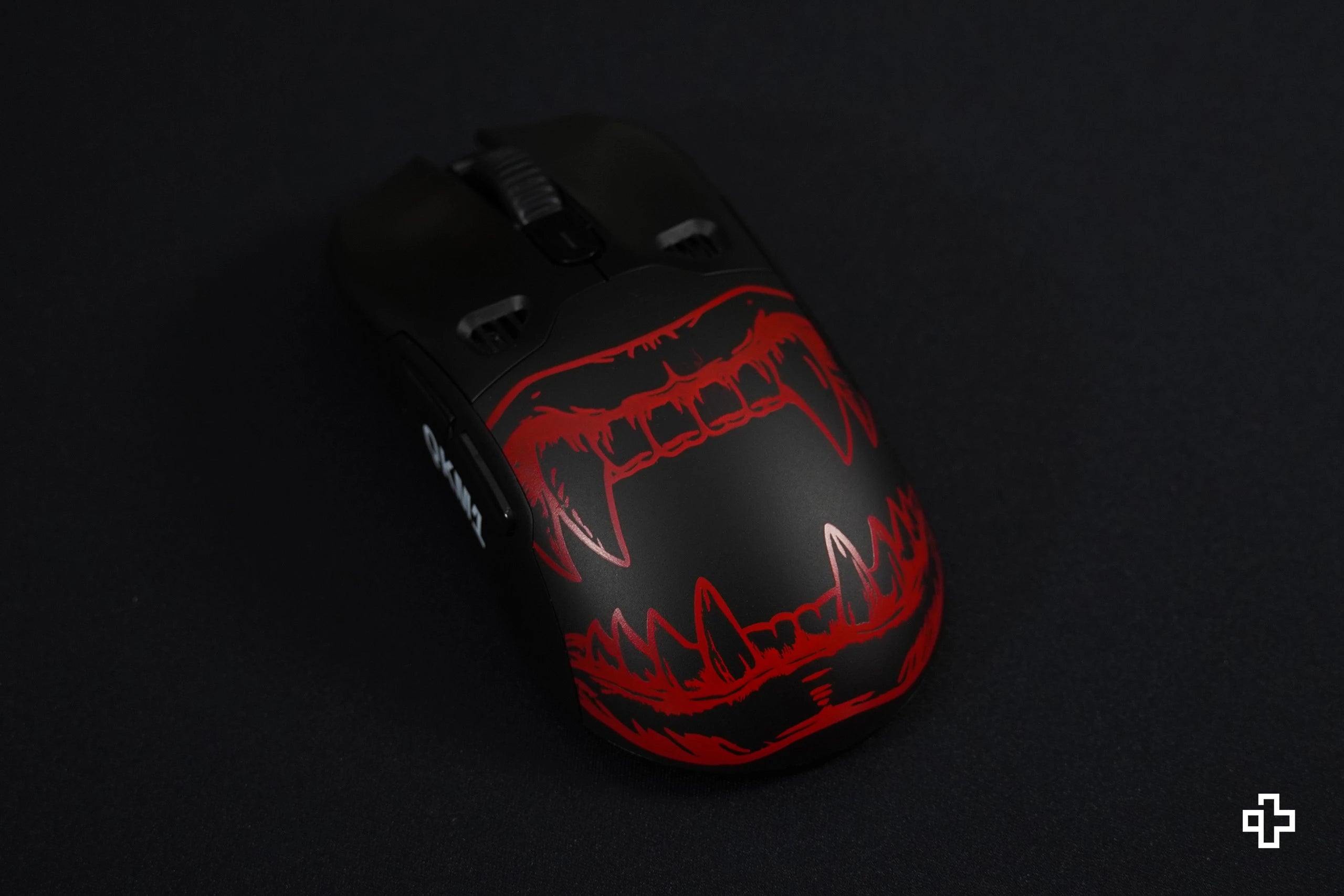 Cover Mouse QKM1 Dracula Fekete