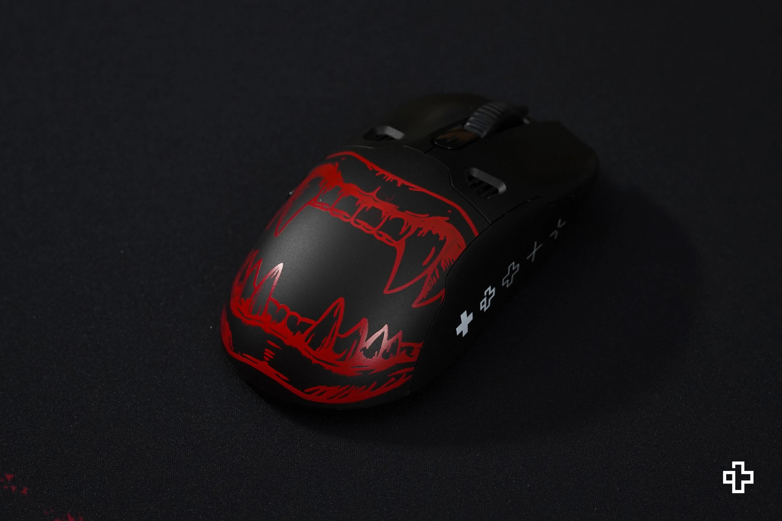 Cover Mouse QKM1 Dracula Fekete