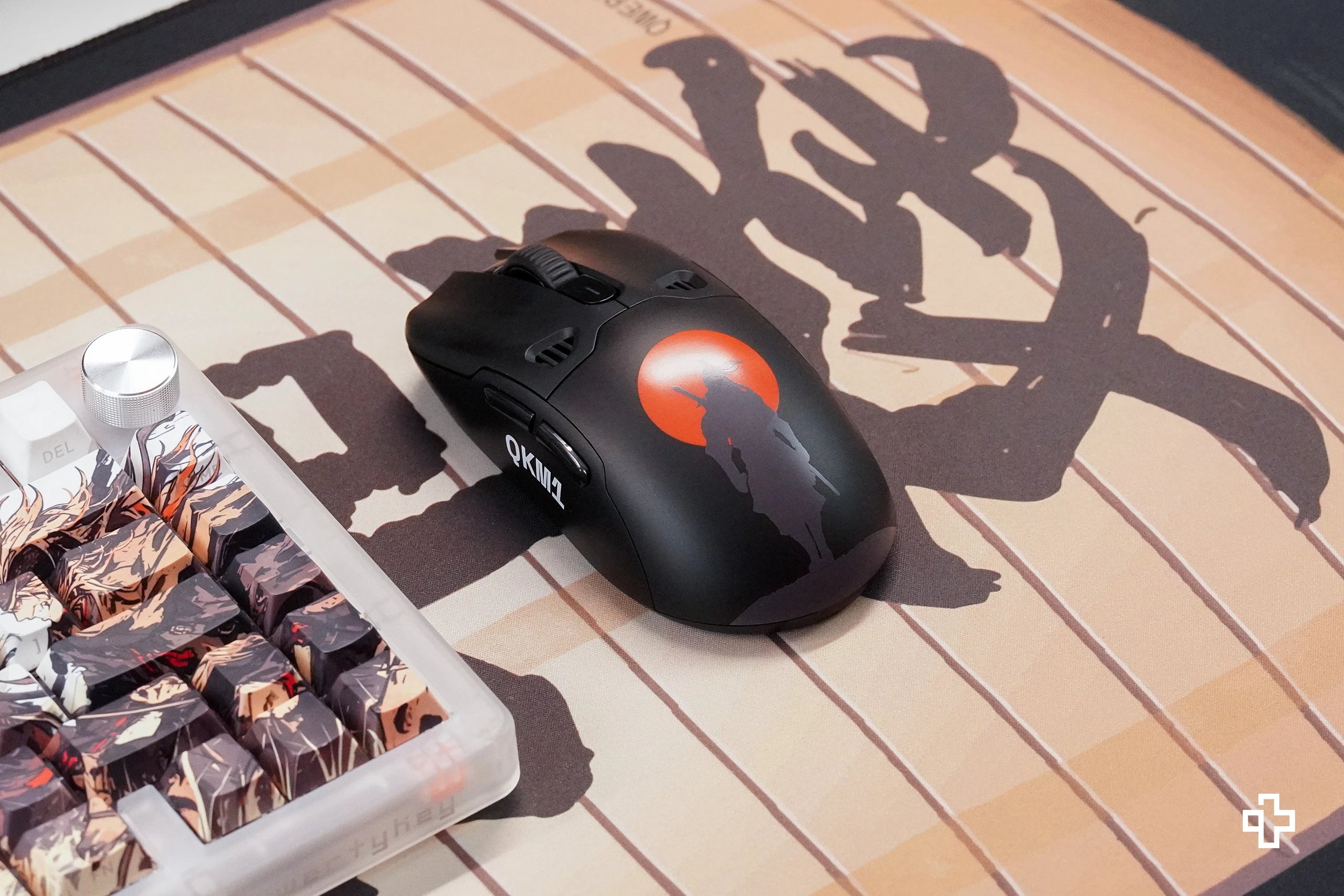 QKM1 Striker Fekete Egérfedél