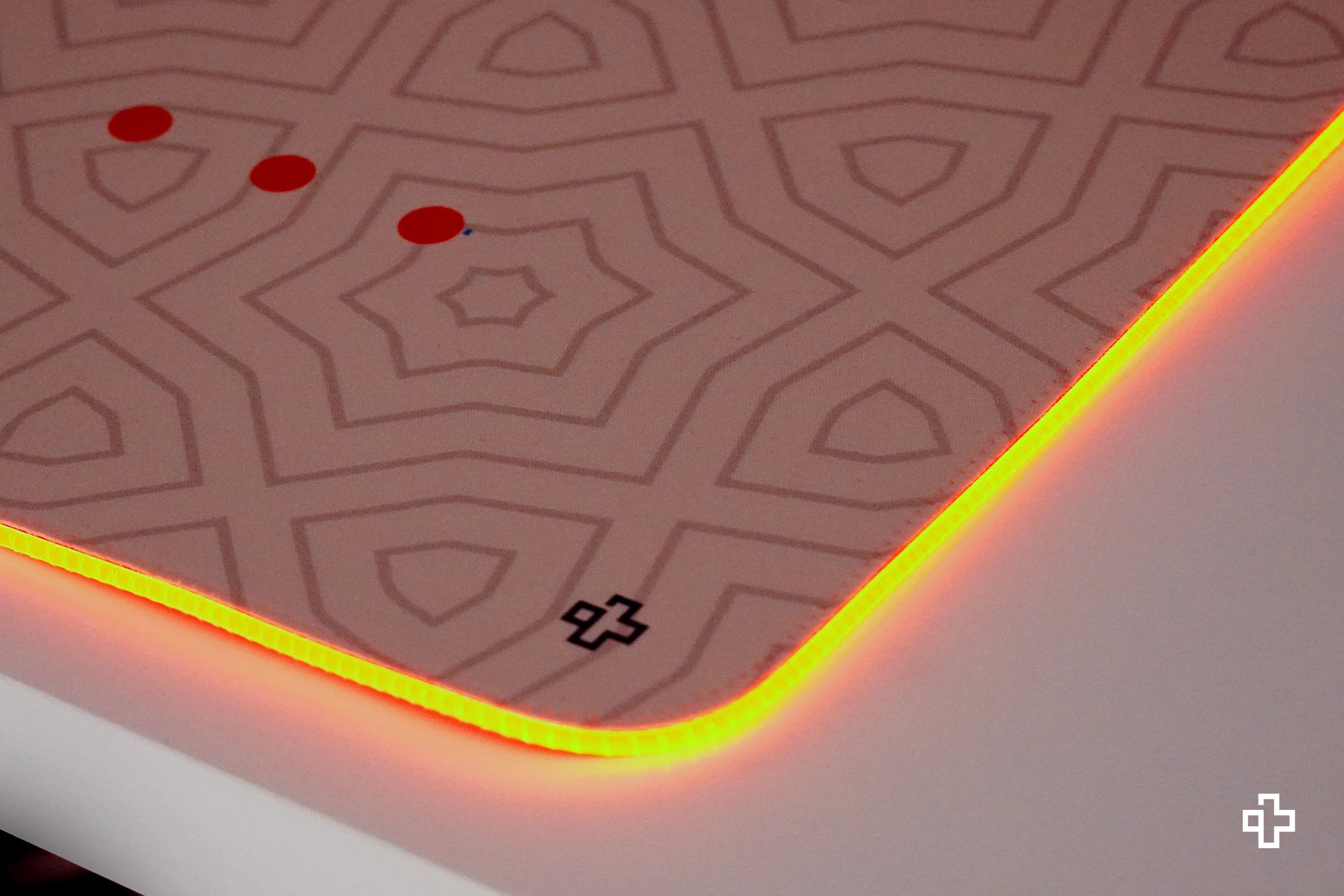 Deskmat Egéralátét QwertyKey Sharingan Szem RGB 4mm varrt szélek