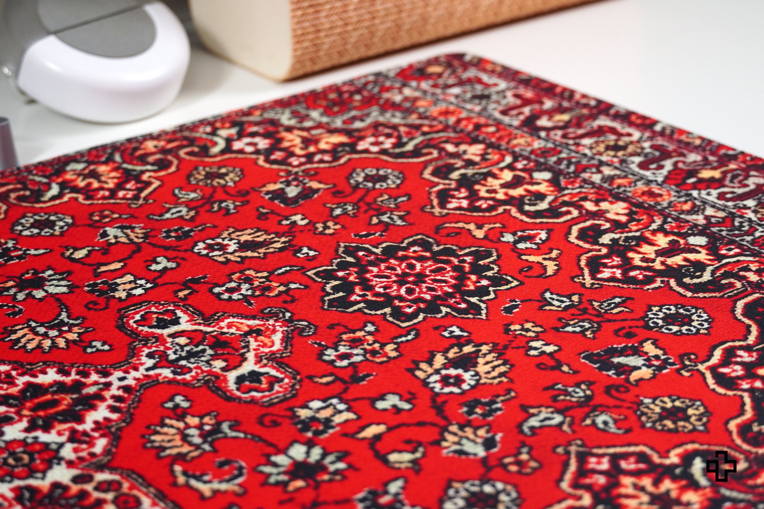 Deskmat Egérpad QwertyKey Balkáni 4mm varrott szélekkel