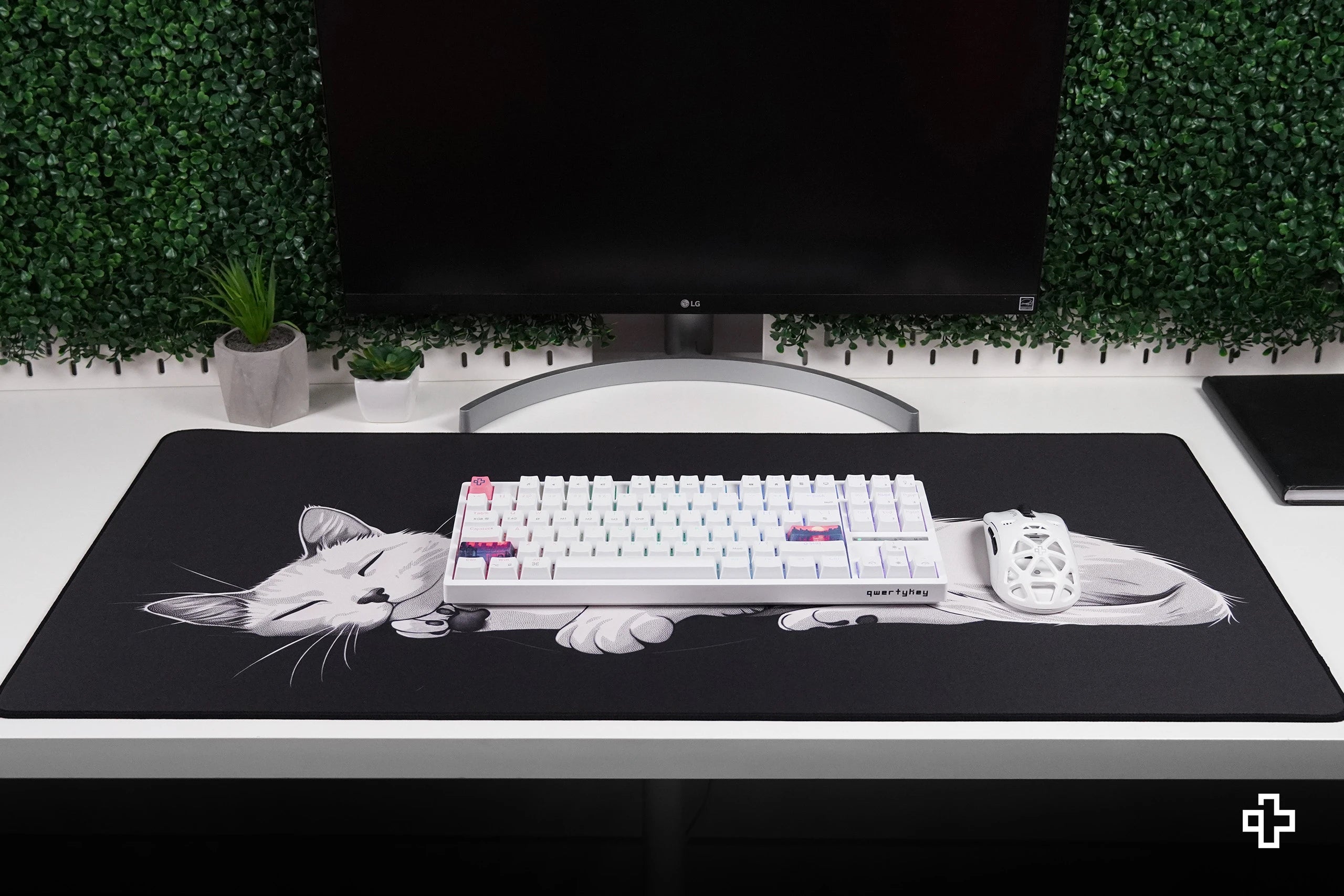 Deskmat Egéralj QwertyKey Fekete Macska 4mm szegélyezett szélek