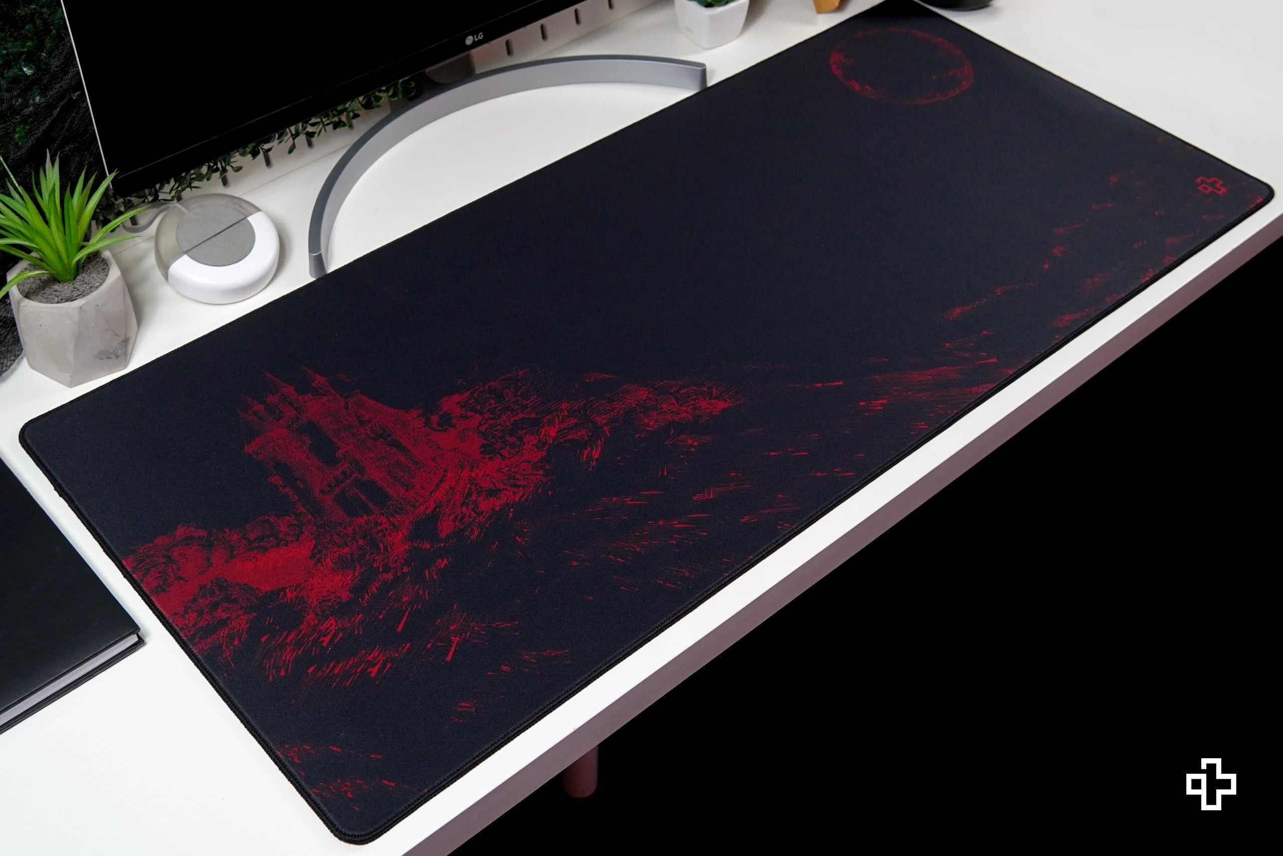 Deskmat Egérpad QwertyKey Dracula 4mm varrott szélekkel