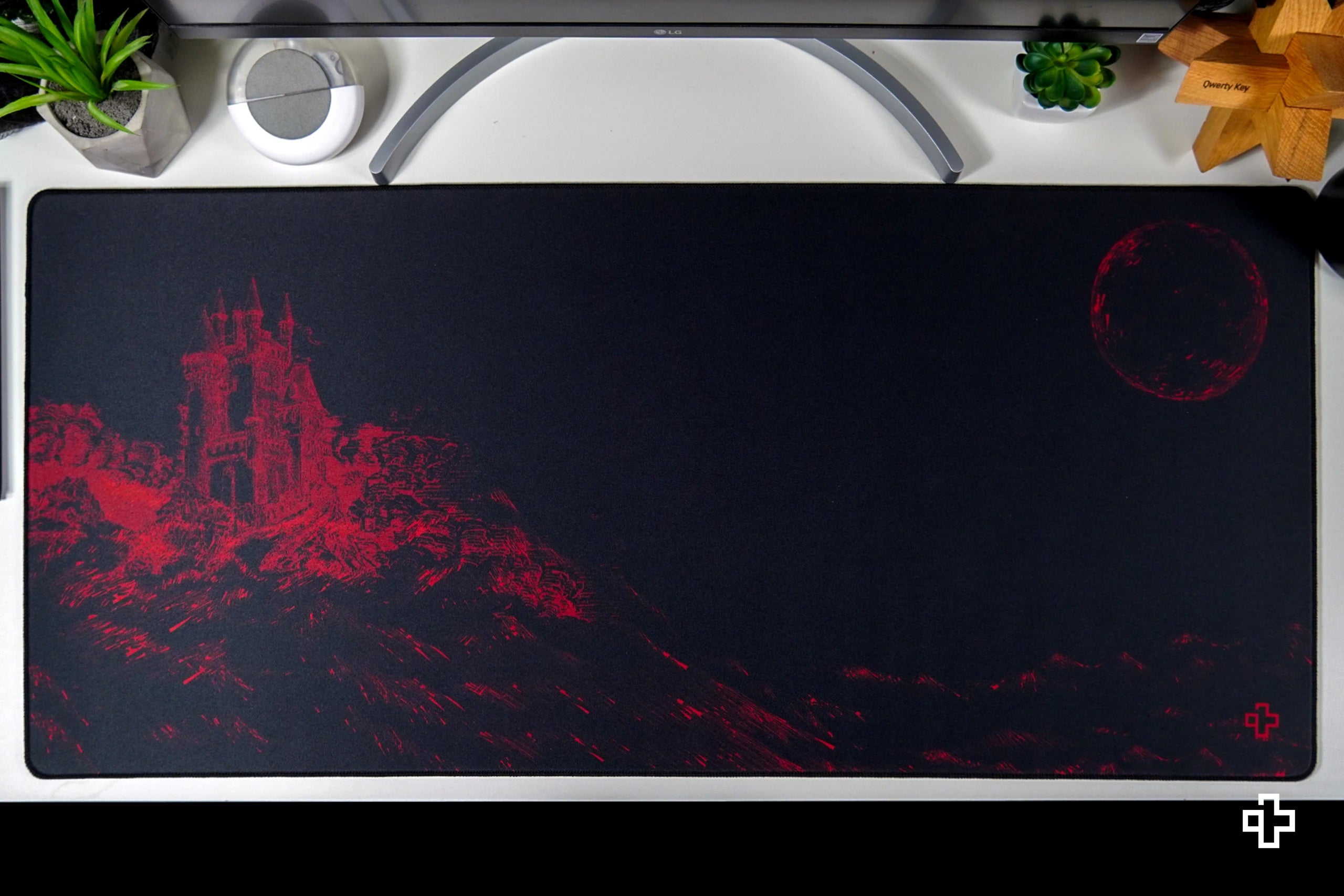 Deskmat Egérpad QwertyKey Dracula 4mm varrott szélekkel