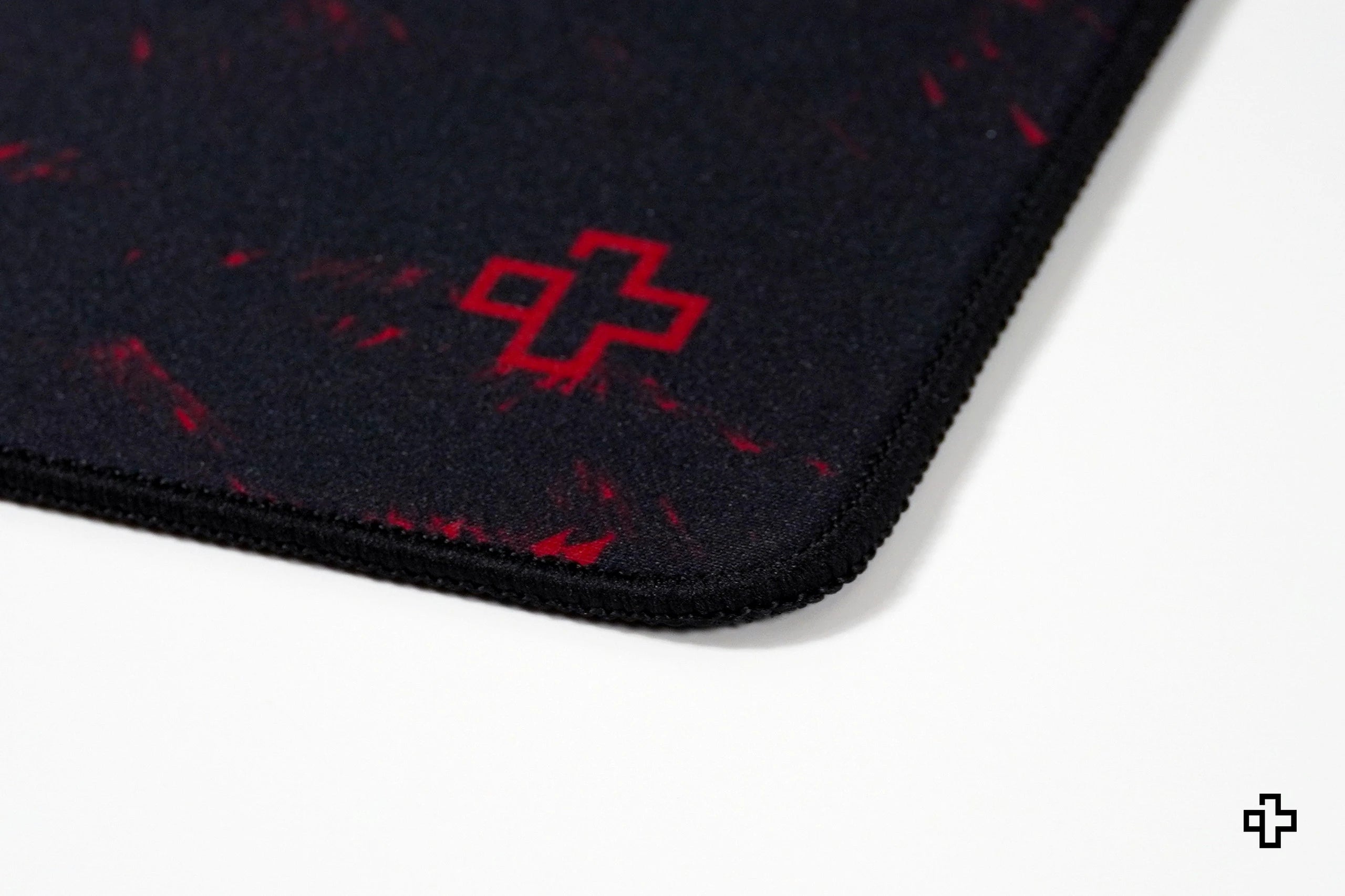Deskmat Egérpad QwertyKey Dracula 4mm varrott szélekkel
