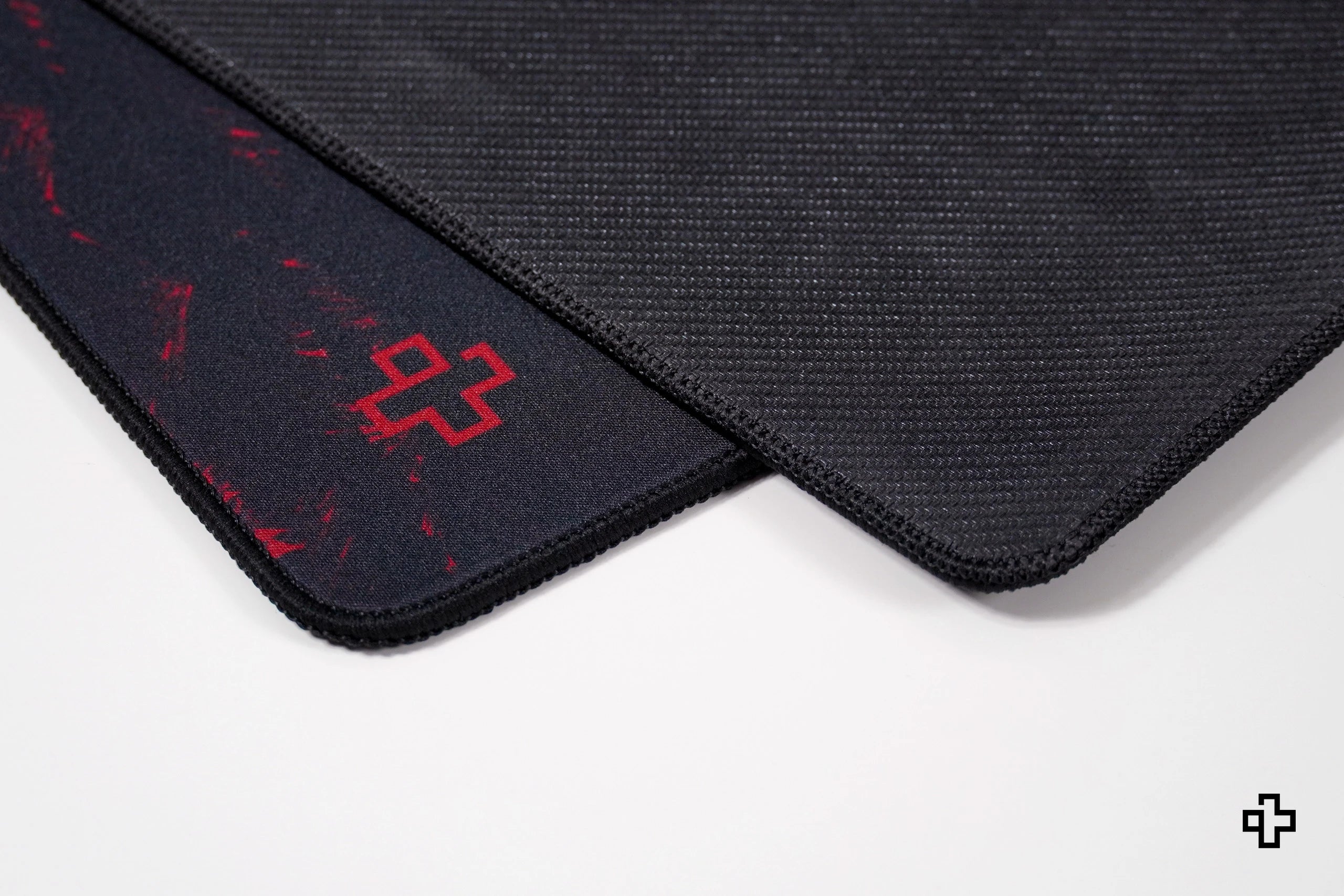 Deskmat Egérpad QwertyKey Dracula 4mm varrott szélekkel