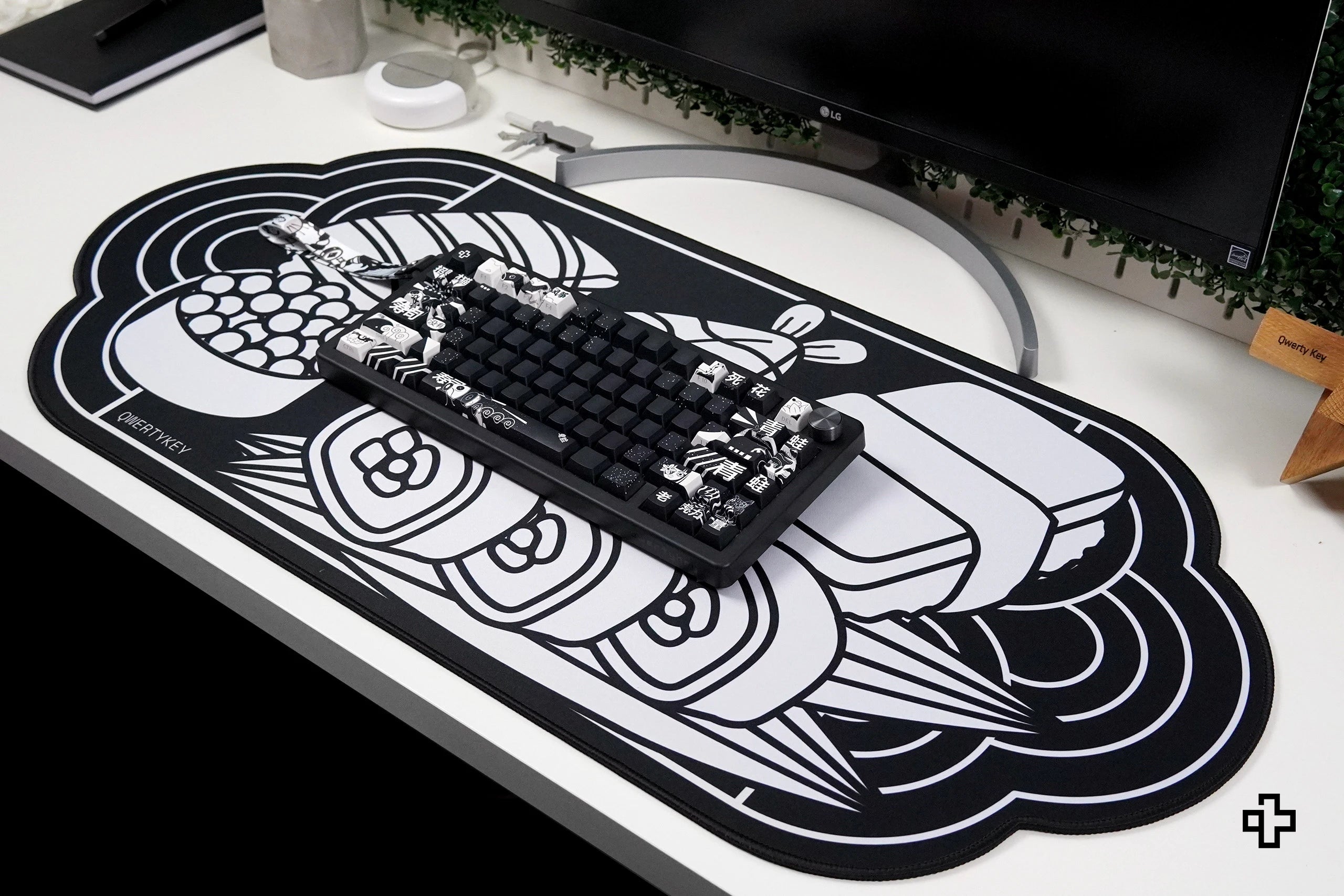 Deskmat egérpad QwertyKey MOMO 4mm varratos szélek