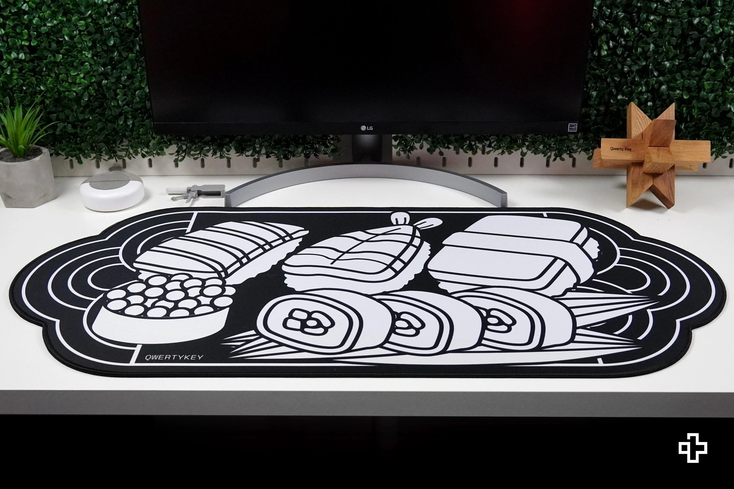 Deskmat egérpad QwertyKey MOMO 4mm varratos szélek