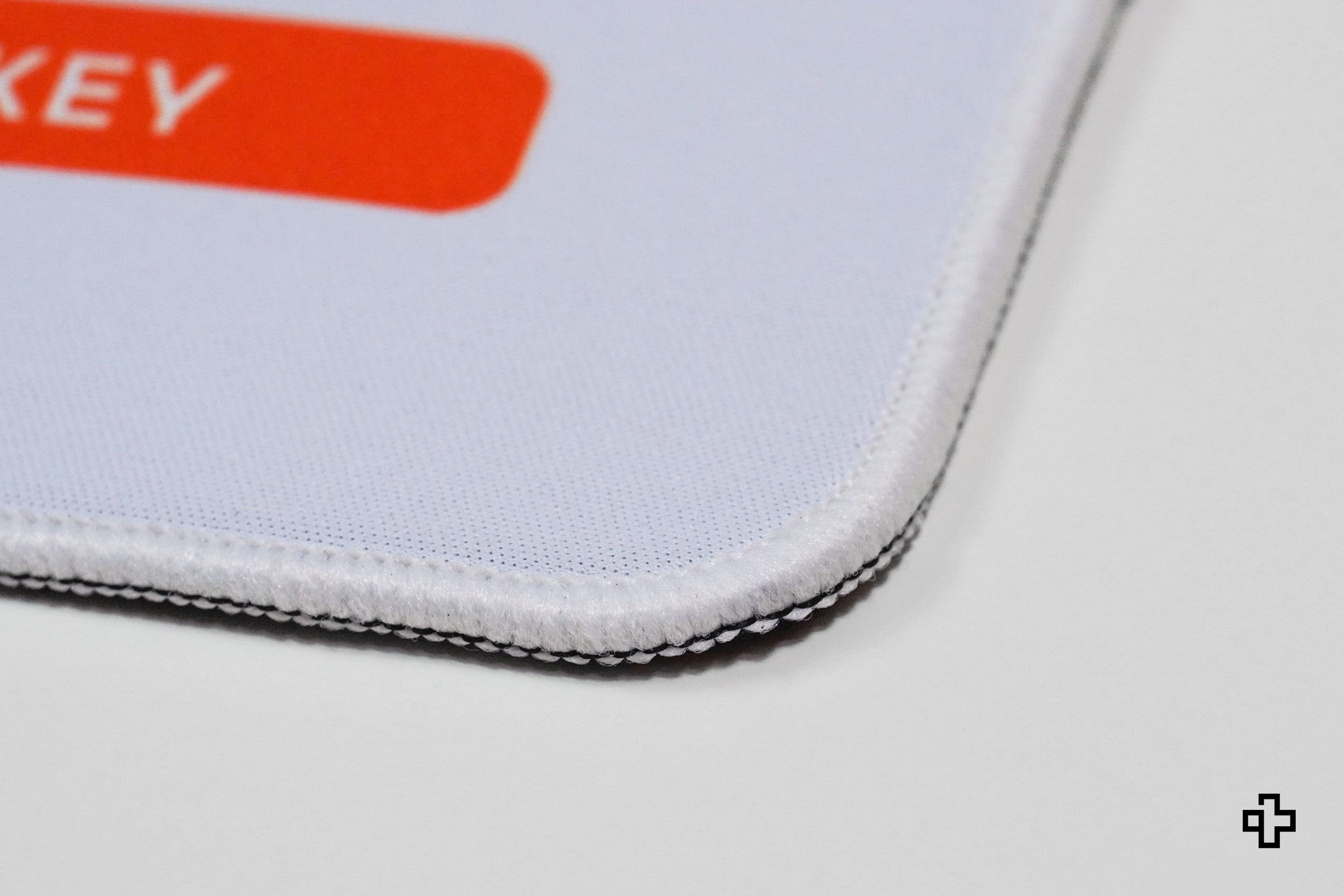 Deskmat Egérpad QwertyKey Apex 4mm varrott szélek