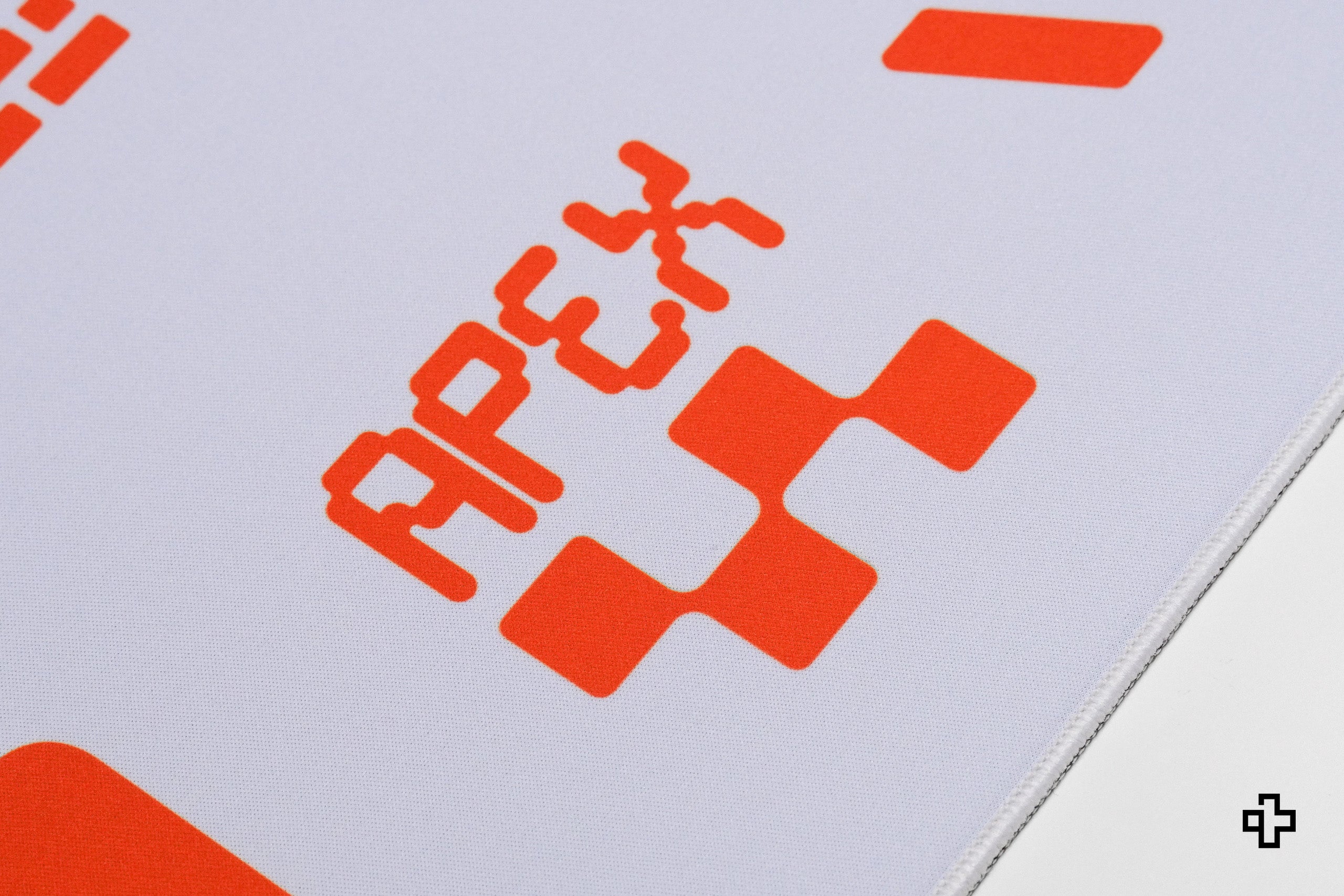 Deskmat Egérpad QwertyKey Apex 4mm varrott szélek