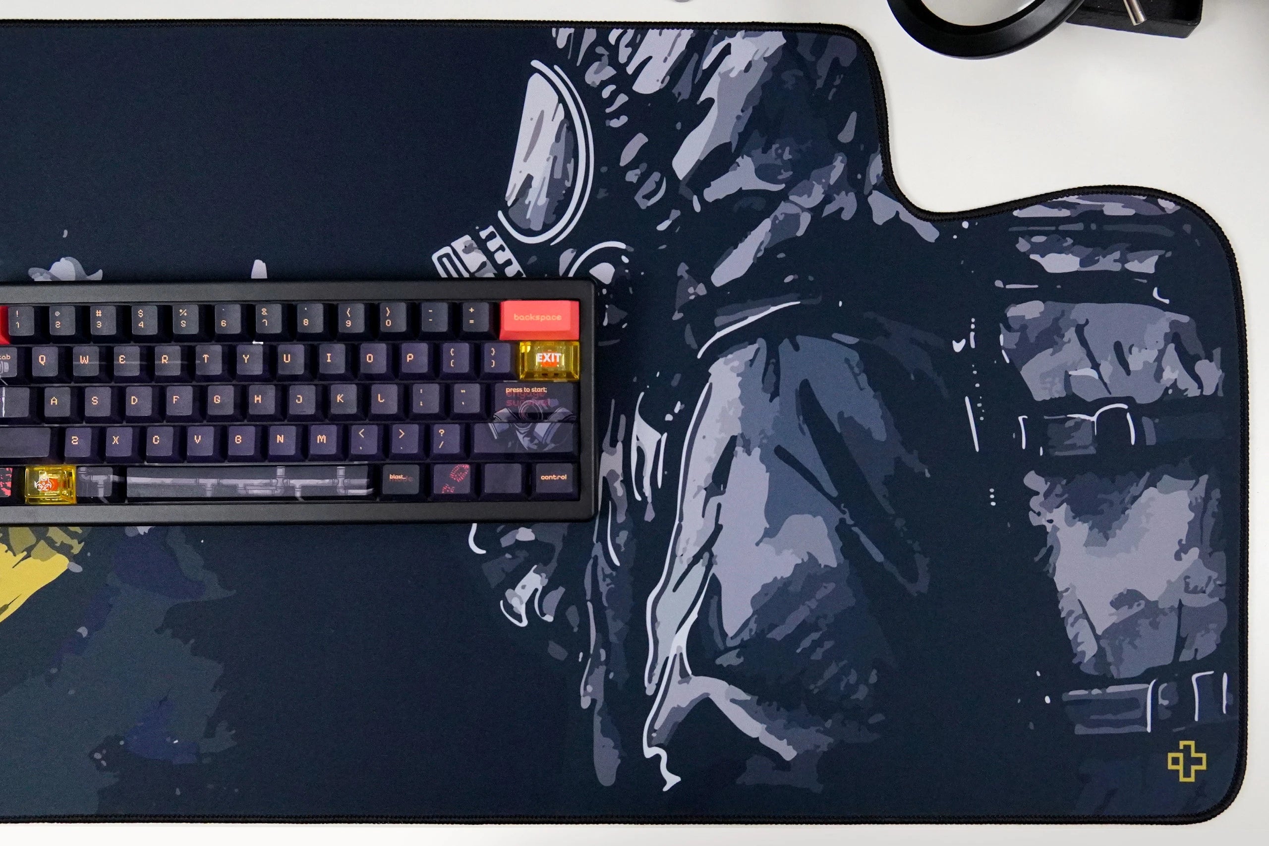 Deskmat egérpad QwertyKey Fallout 4mm szegélyezett szélével
