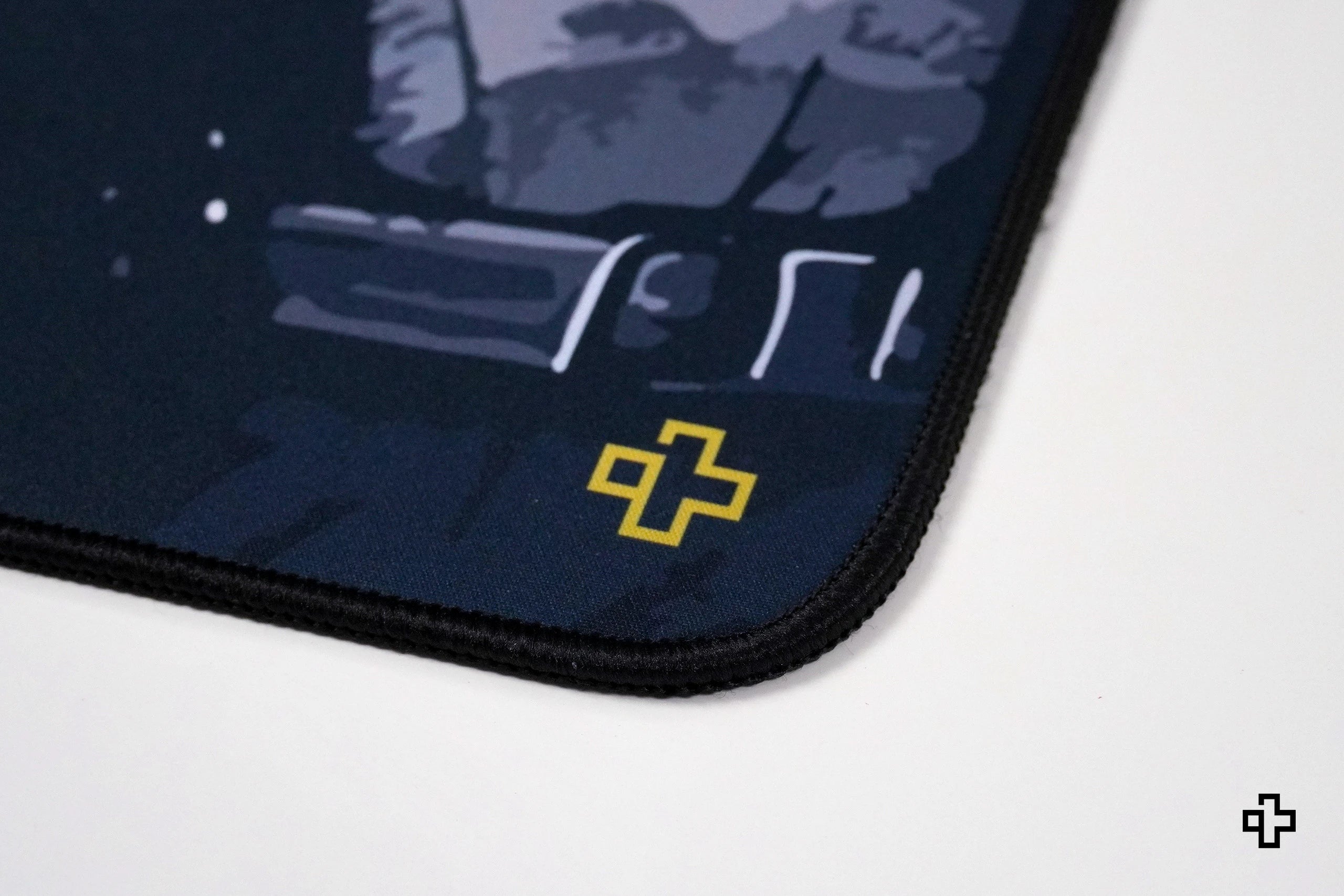 Deskmat egérpad QwertyKey Fallout 4mm szegélyezett szélével