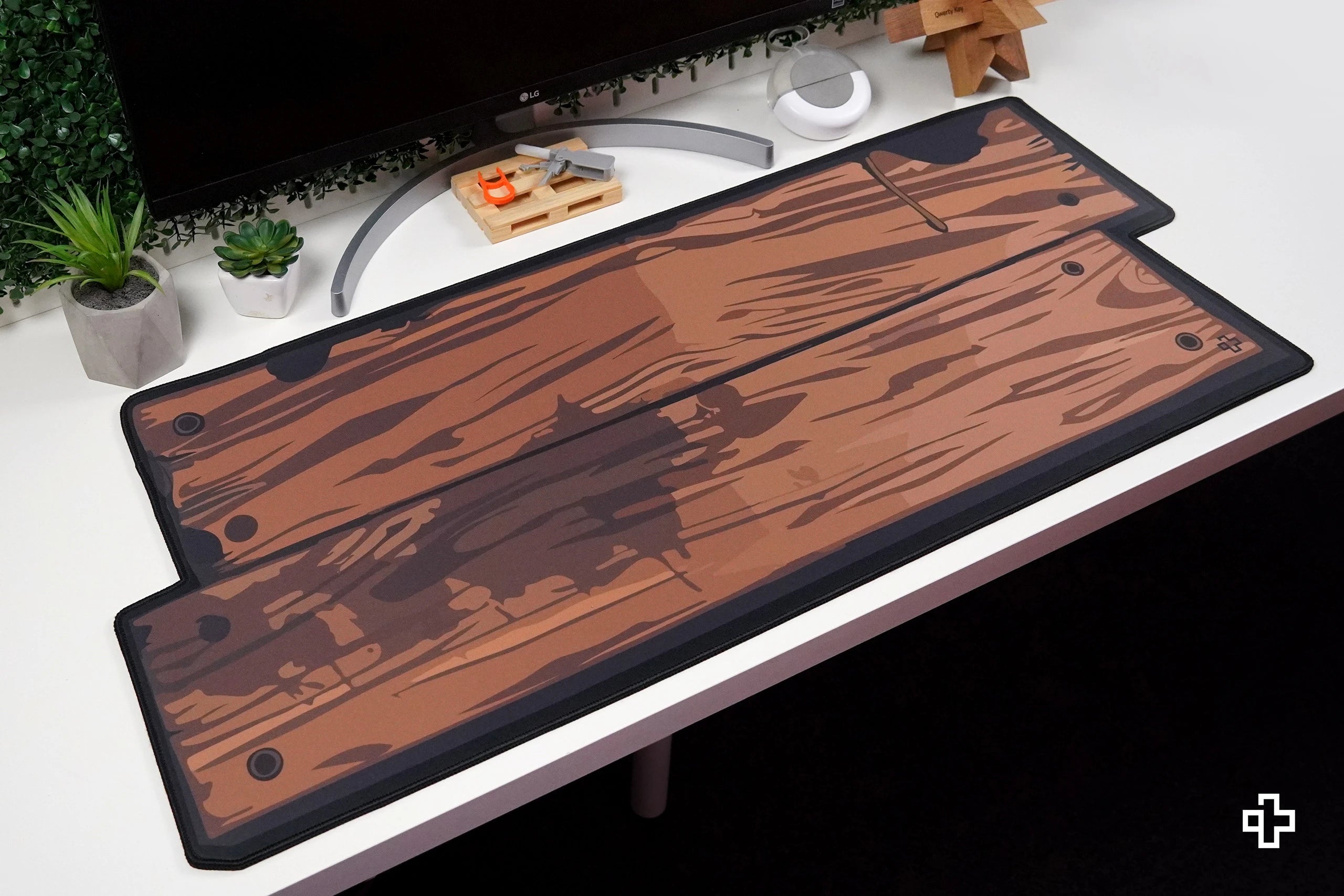 Deskmat egérpad QwertyKey fa 4mm szegélyezett