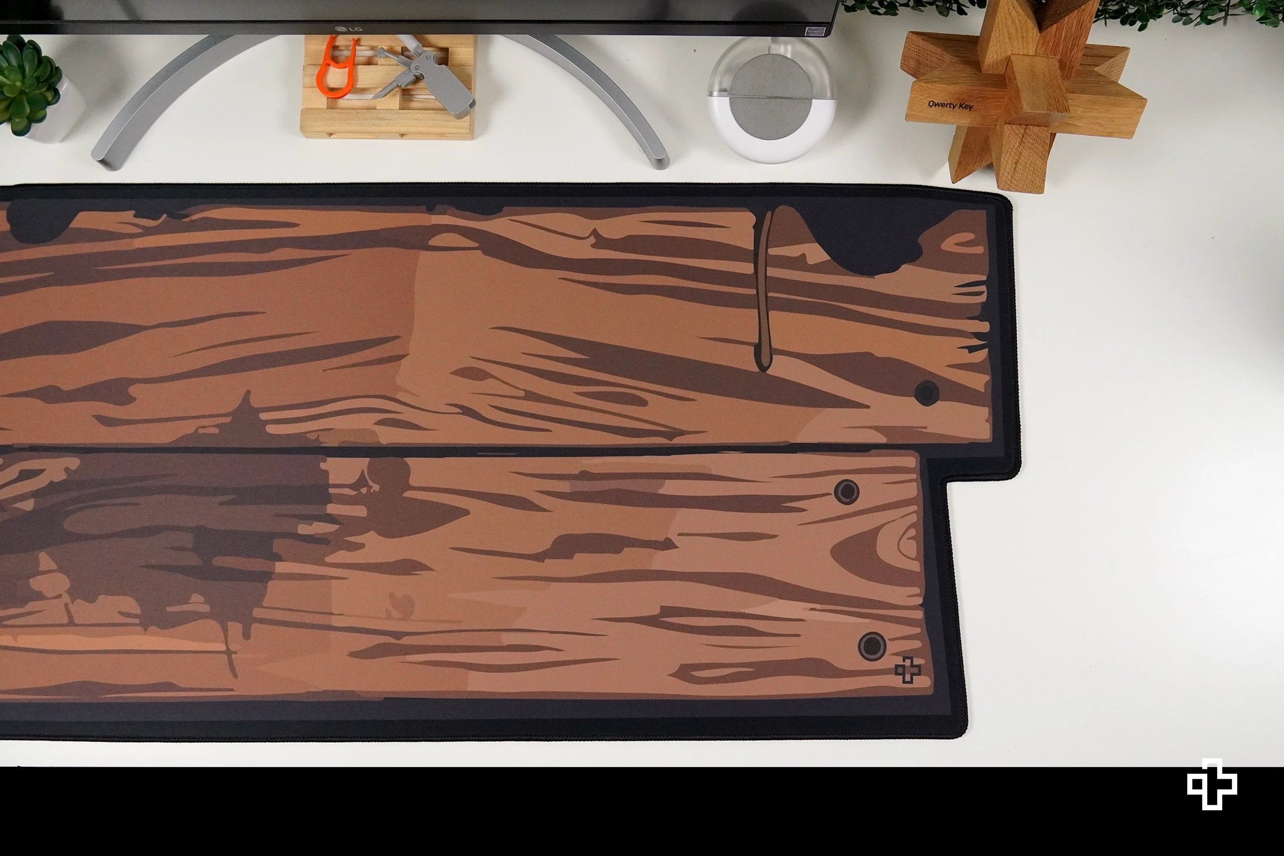 Deskmat egérpad QwertyKey fa 4mm szegélyezett