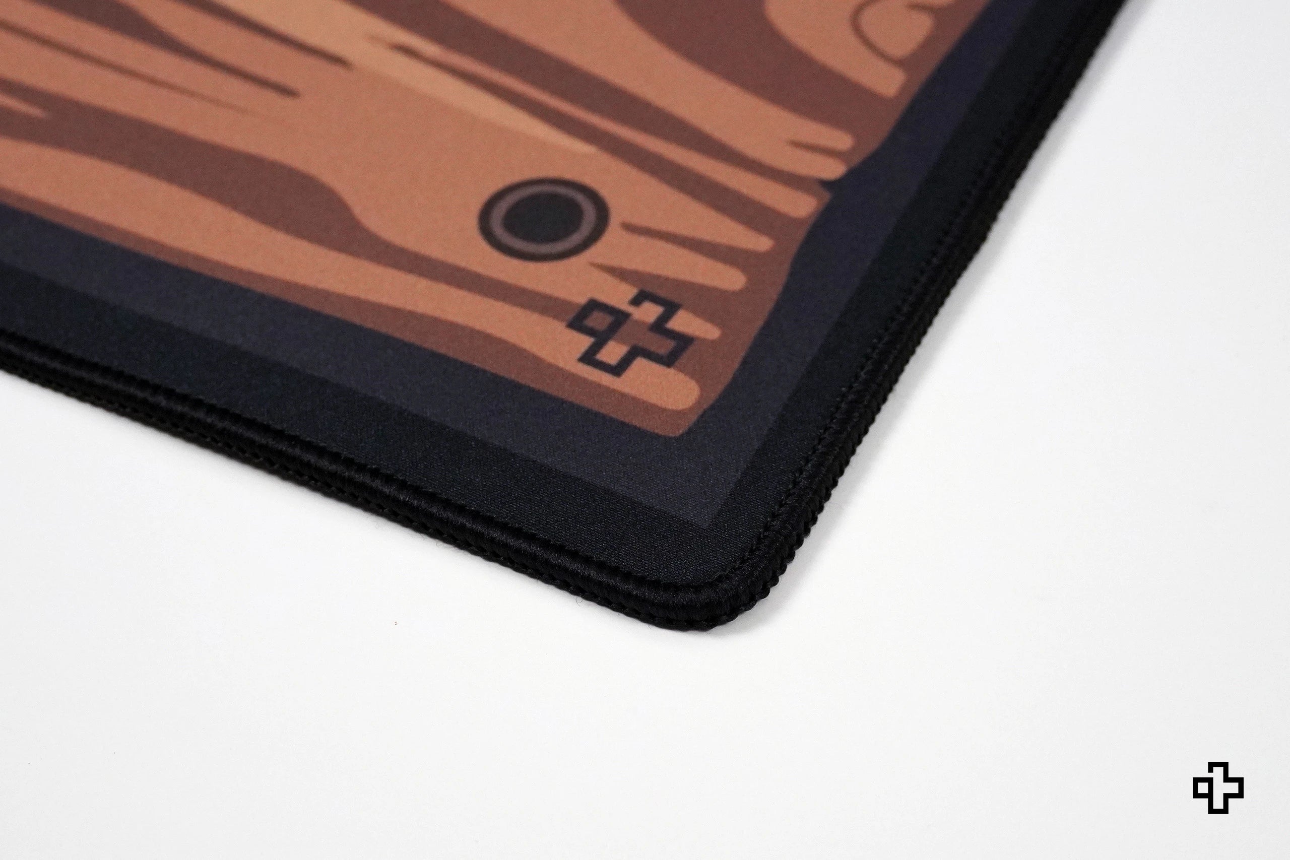 Deskmat egérpad QwertyKey fa 4mm szegélyezett