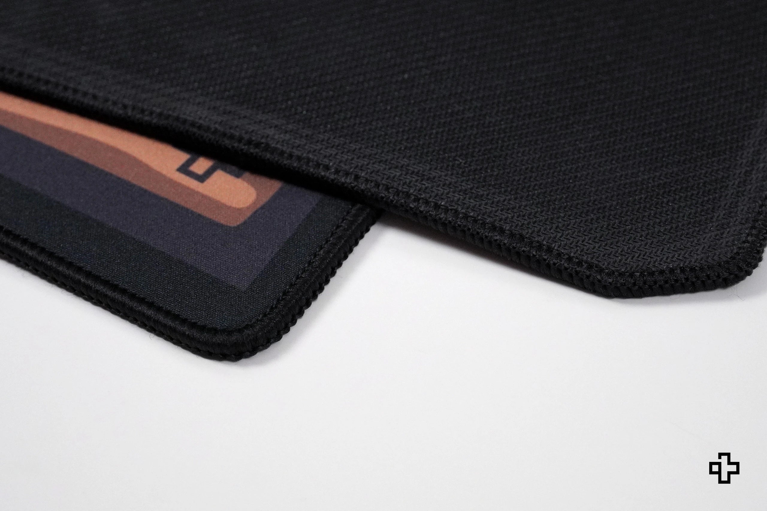 Deskmat egérpad QwertyKey fa 4mm szegélyezett