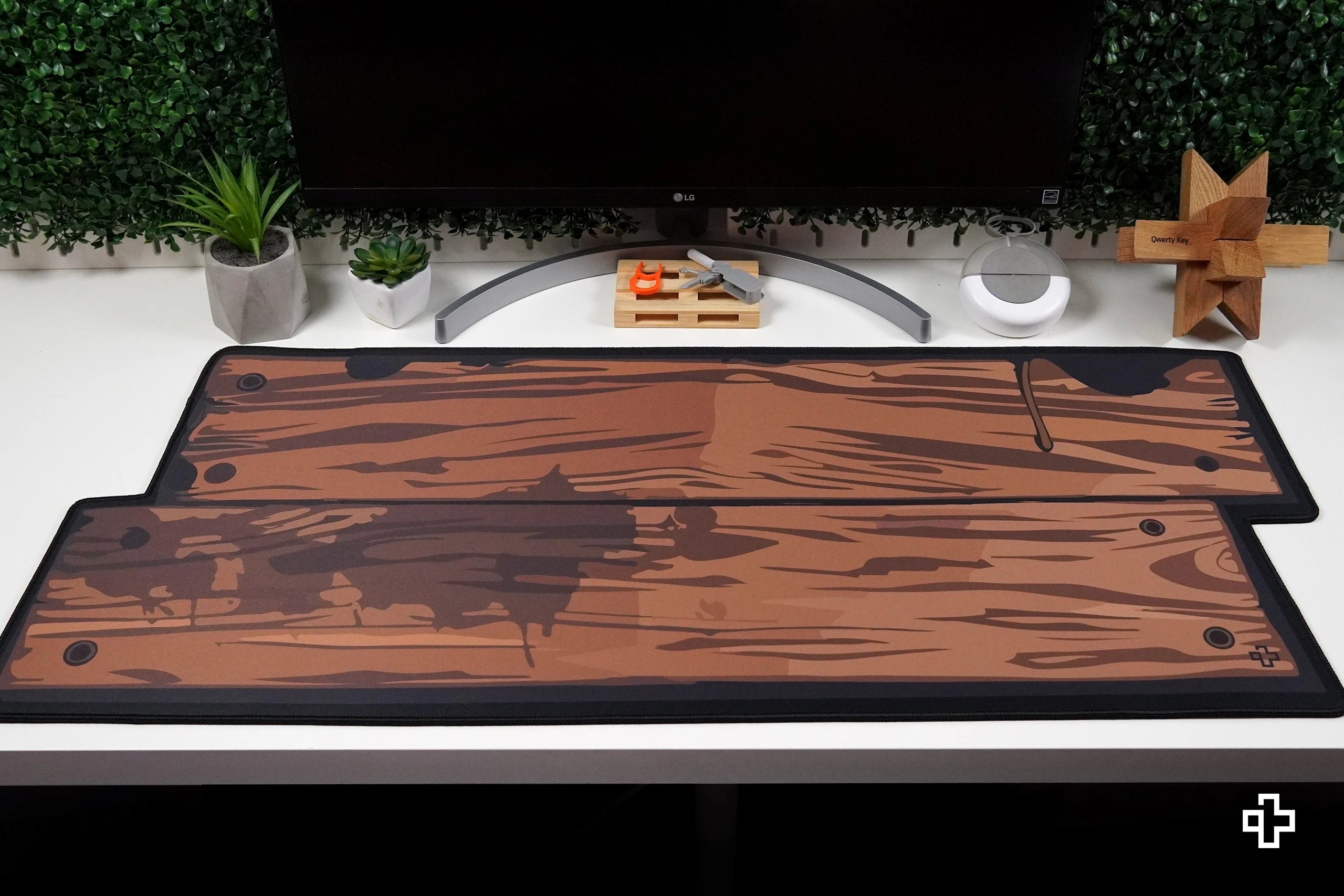 Deskmat egérpad QwertyKey fa 4mm szegélyezett