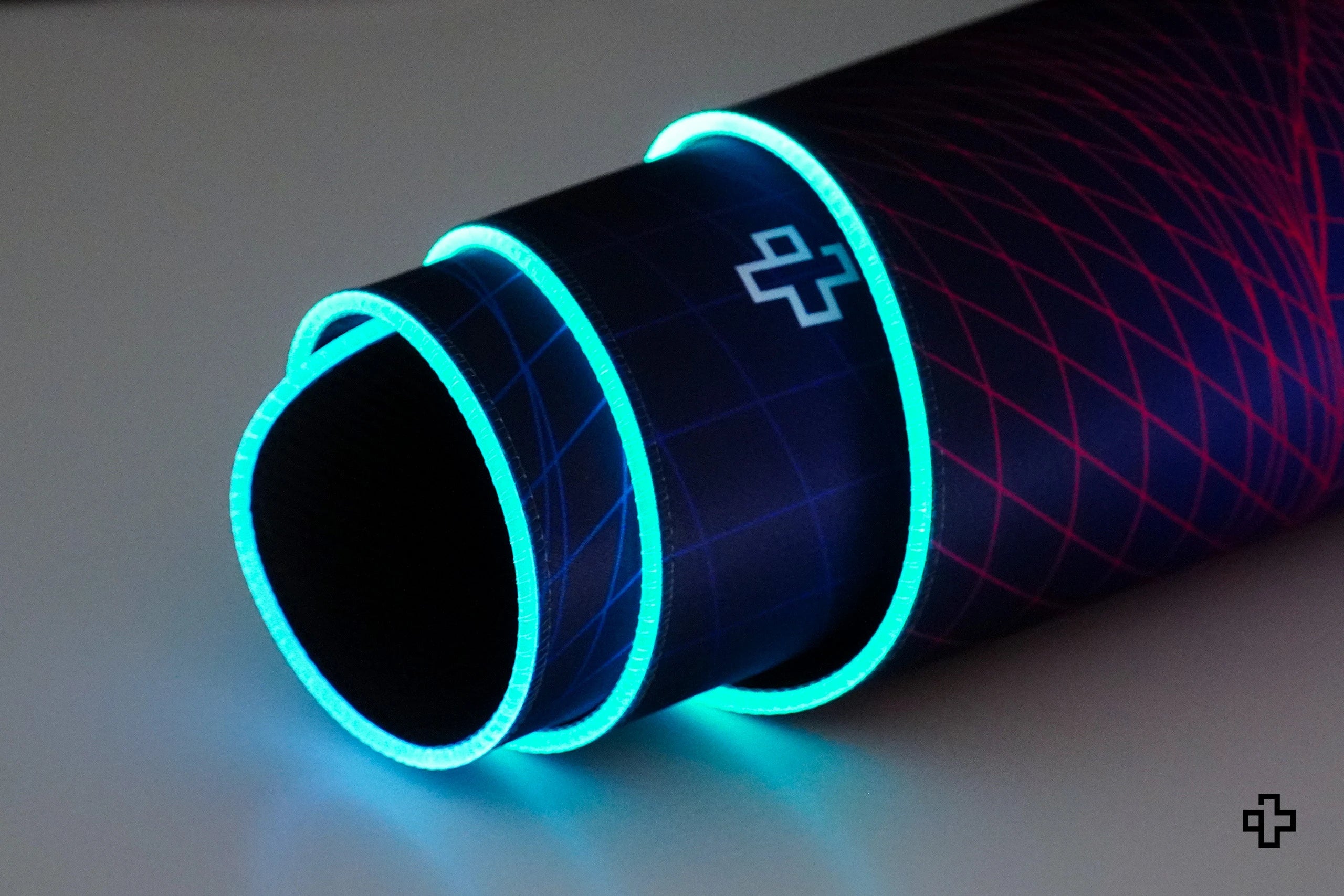 Deskmat Egéralátét QwertyKey RGB CyberWave V2 4mm szegélyezett szélek