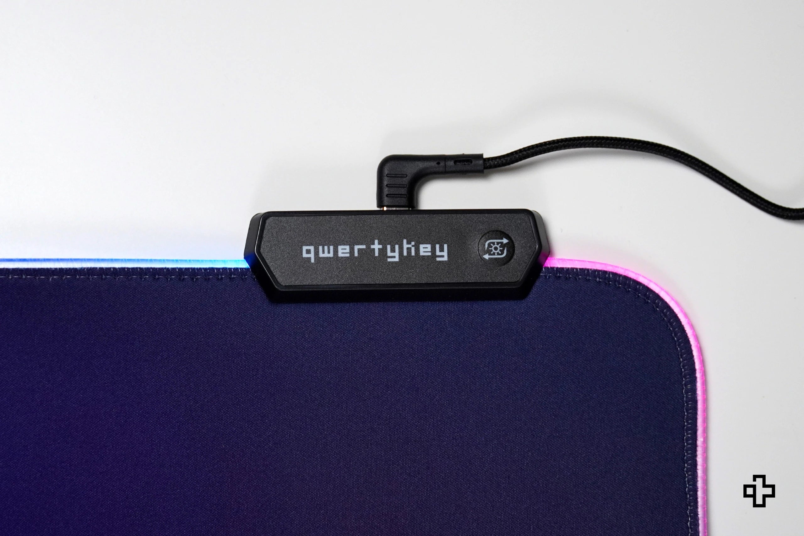 Deskmat Egéralátét QwertyKey RGB CyberWave V2 4mm szegélyezett szélek