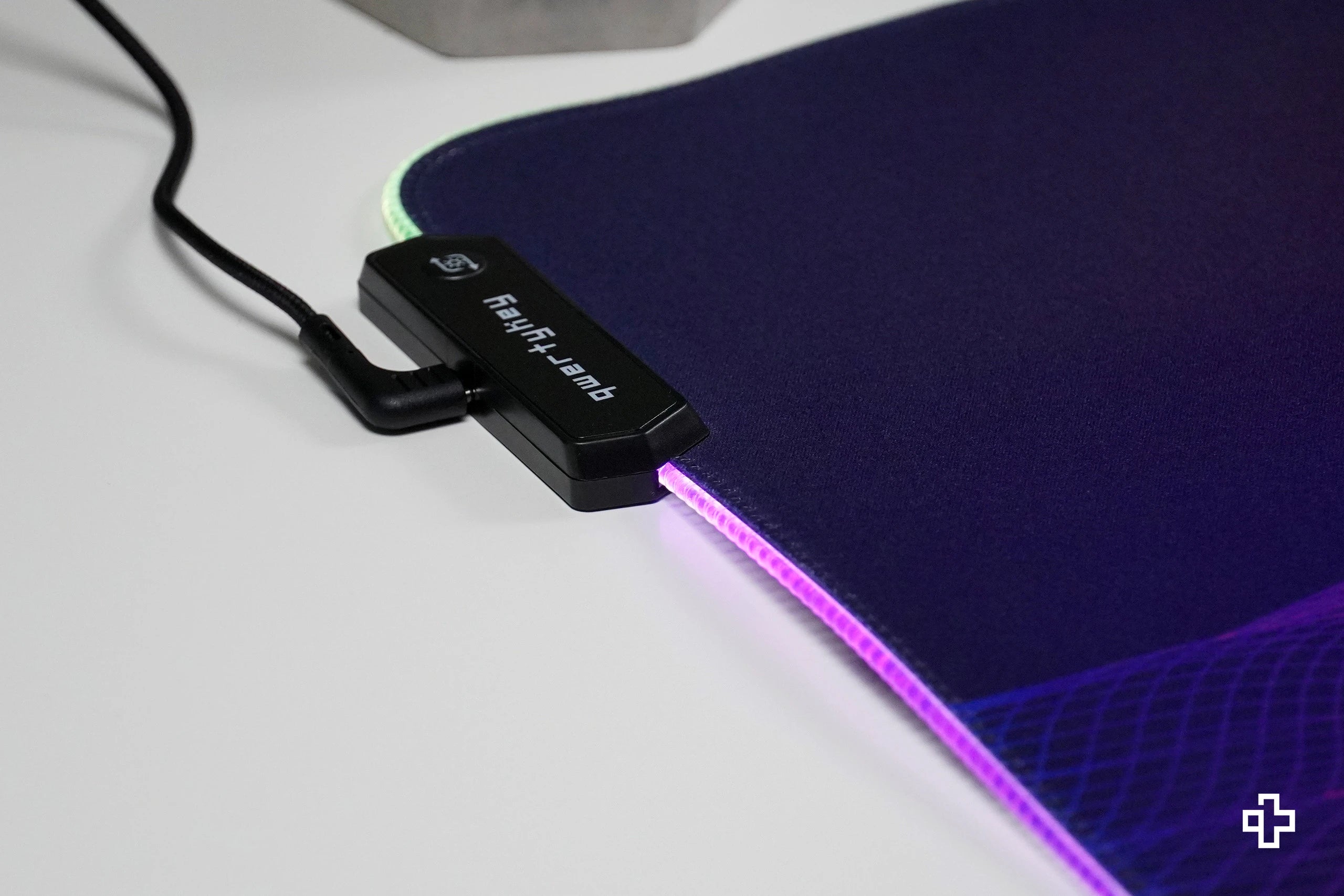 Deskmat Egéralátét QwertyKey RGB CyberWave V2 4mm szegélyezett szélek
