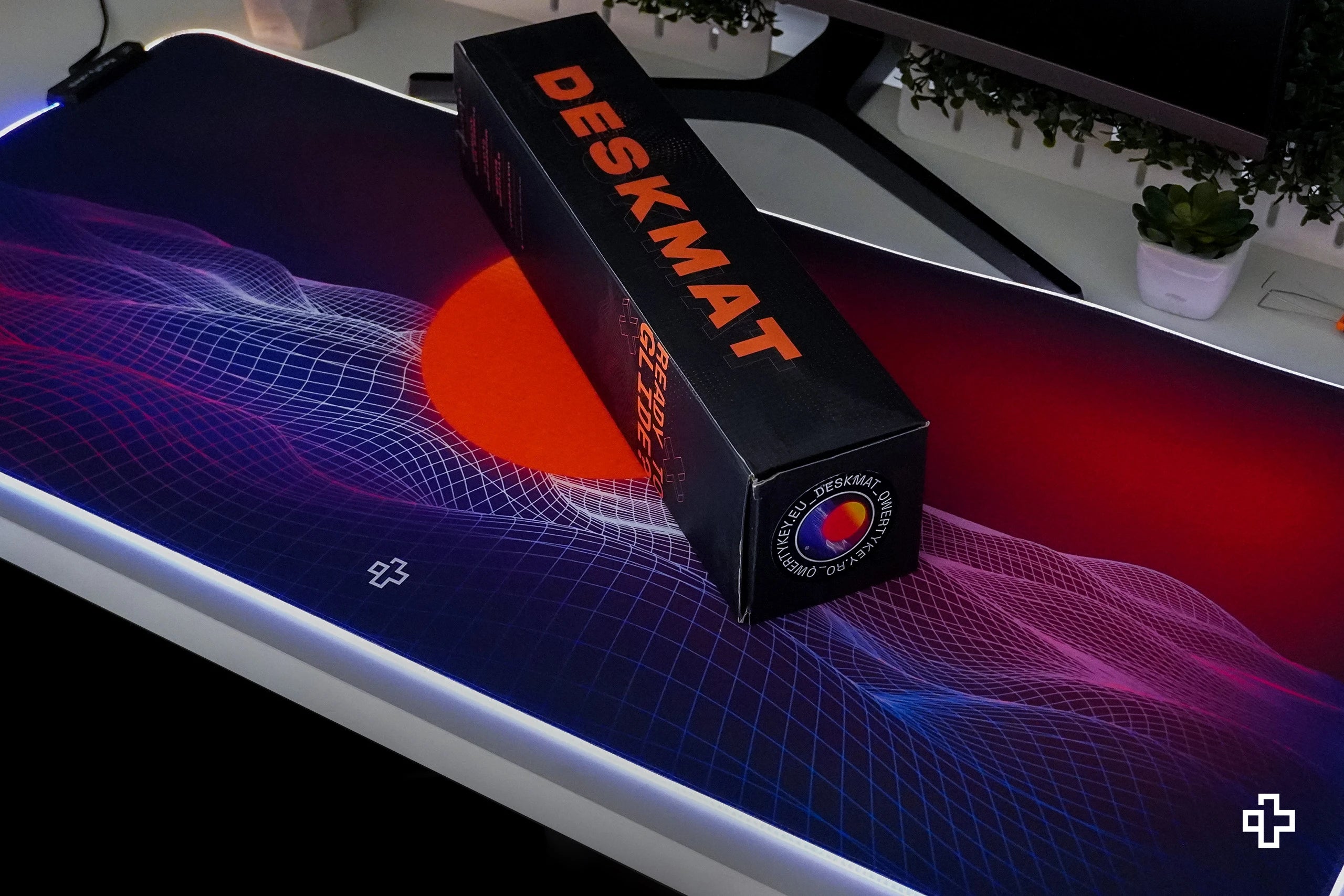 Deskmat Egéralátét QwertyKey RGB CyberWave V2 4mm szegélyezett szélek