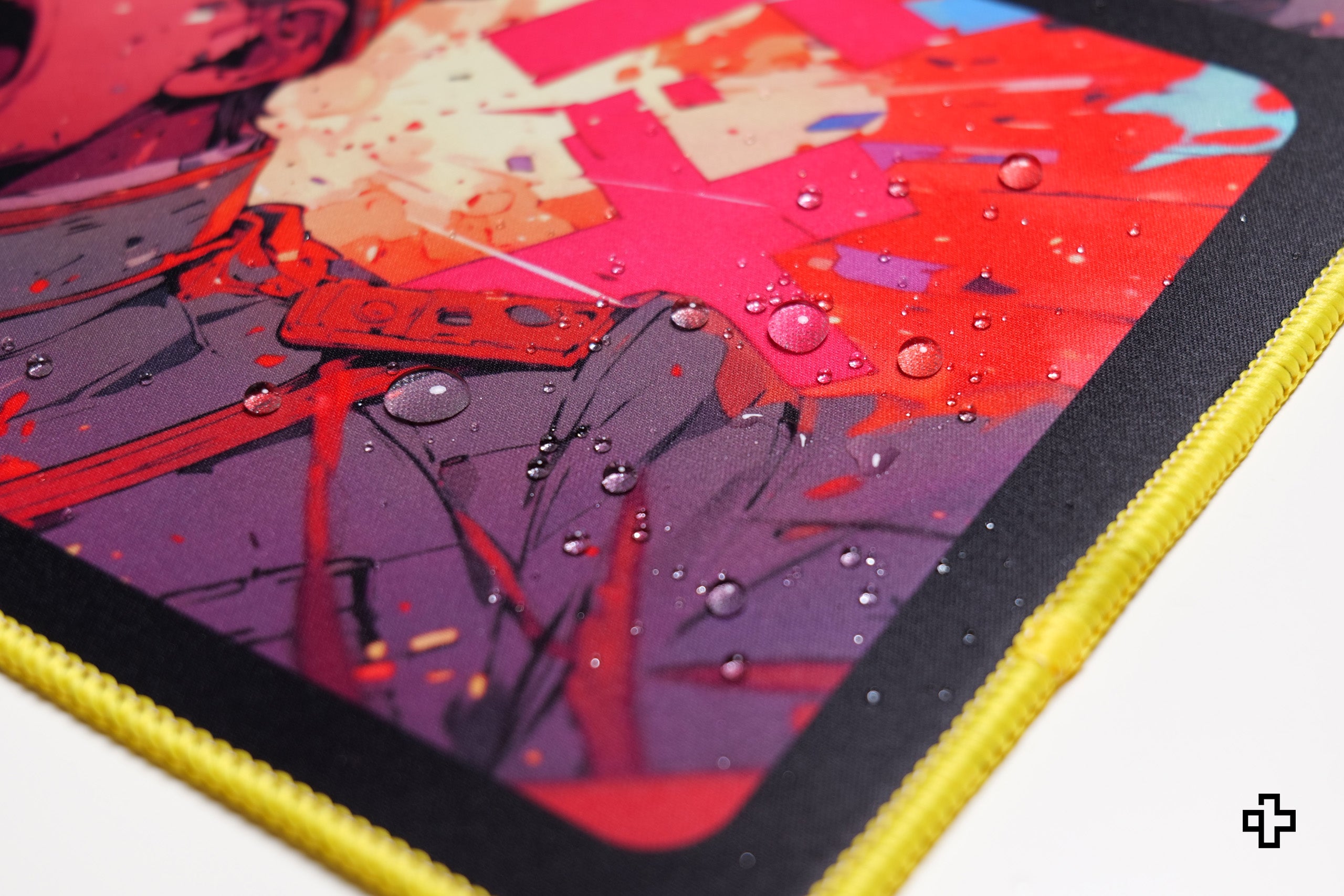 Deskmat Egérpad QwertyKey Háború 4mm varrott szélek