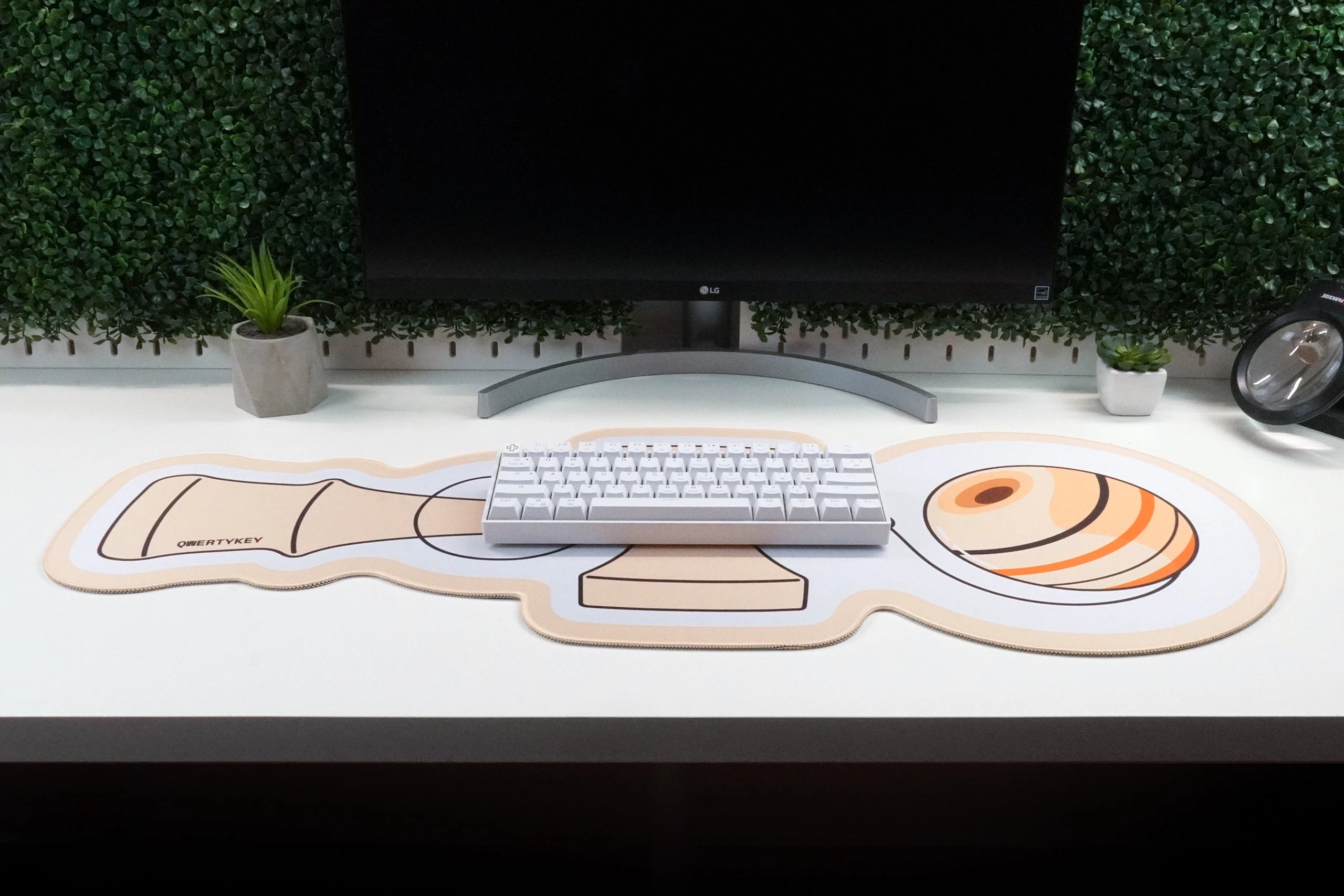 Deskmat Egérpad QwertyKey Kendama 4mm szegélyezett szélek