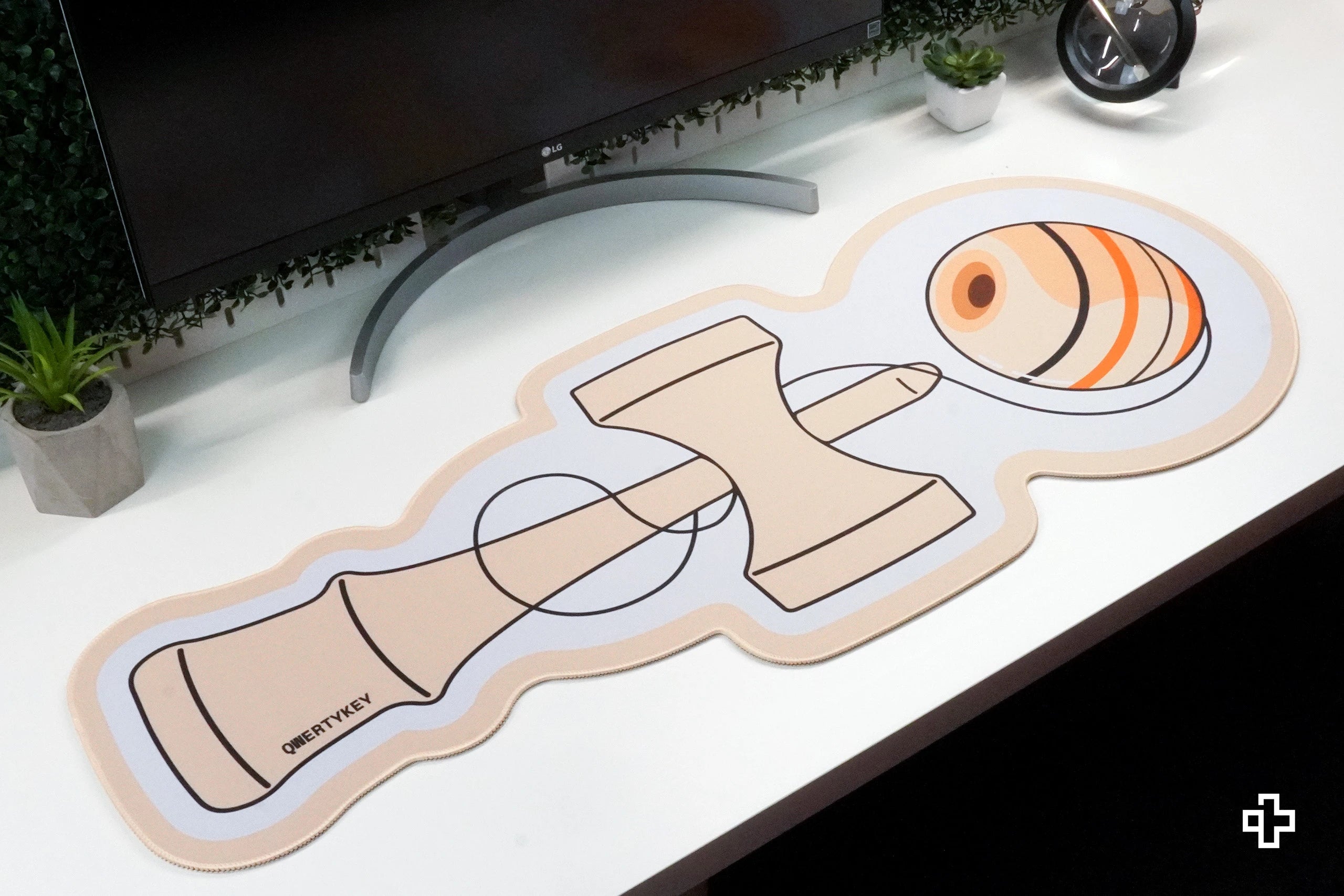 Deskmat Egérpad QwertyKey Kendama 4mm szegélyezett szélek